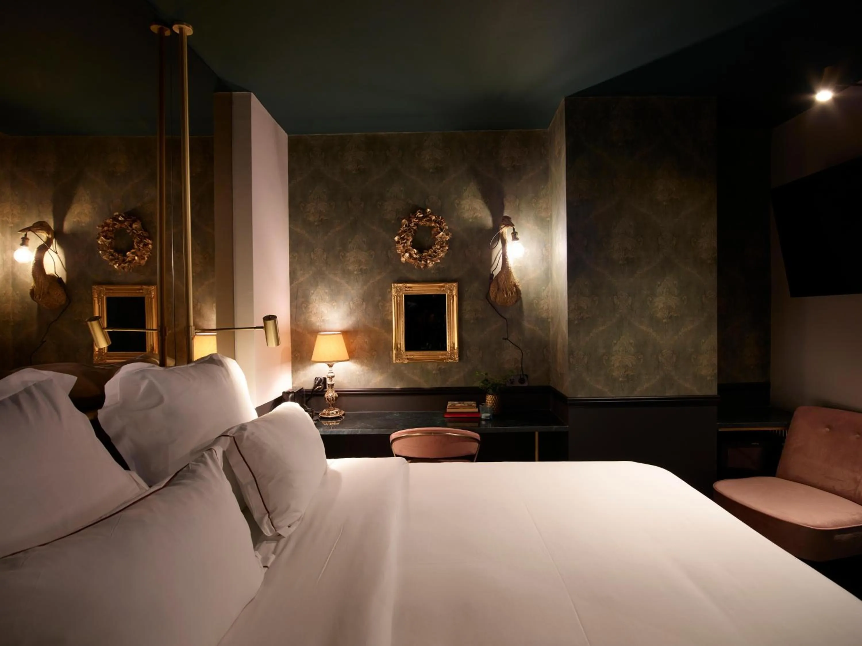 Photo of the whole room, Bed in Skylark, Aluma Hotels & Resorts