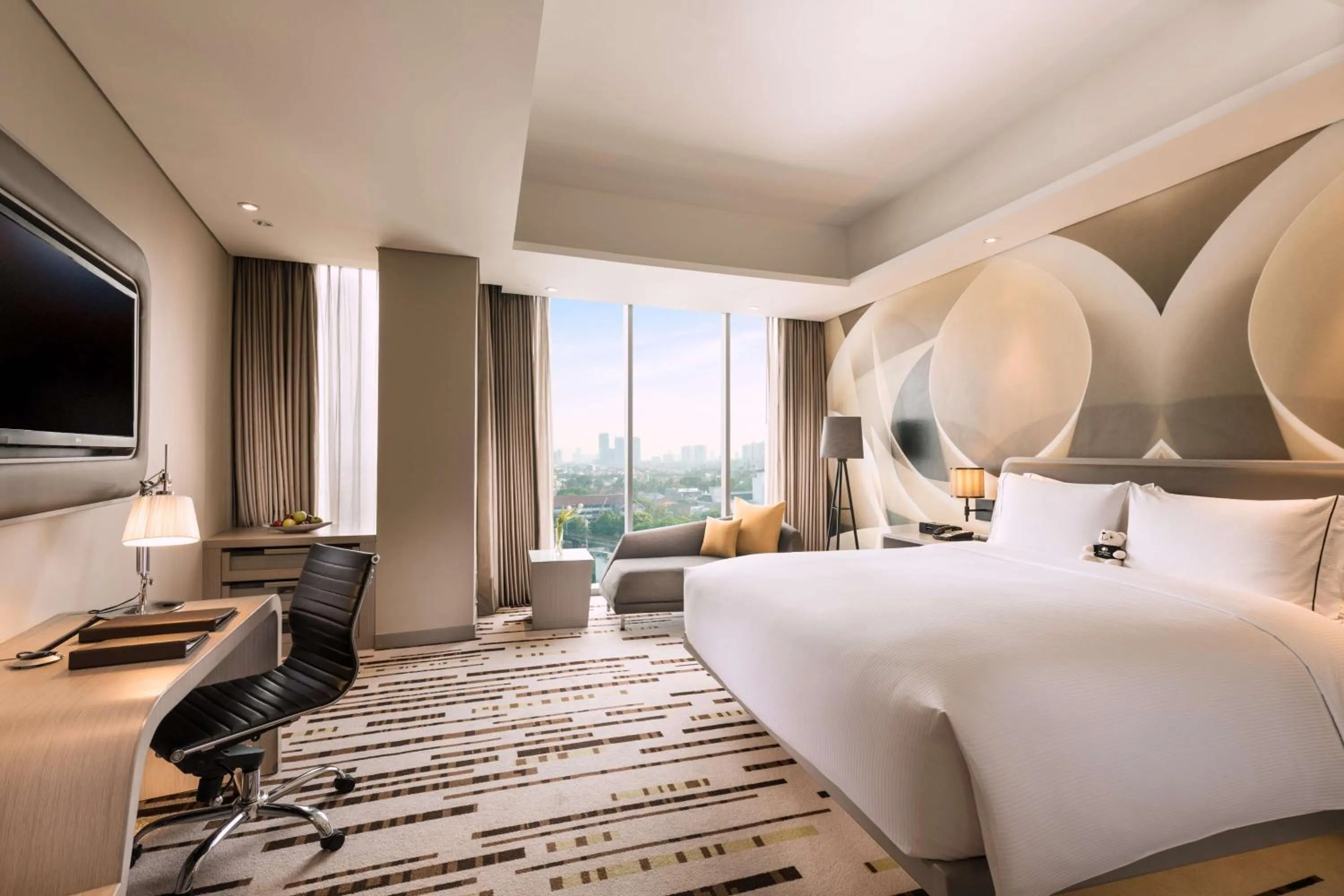 Bedroom, Bed in DoubleTree by Hilton Jakarta - Diponegoro