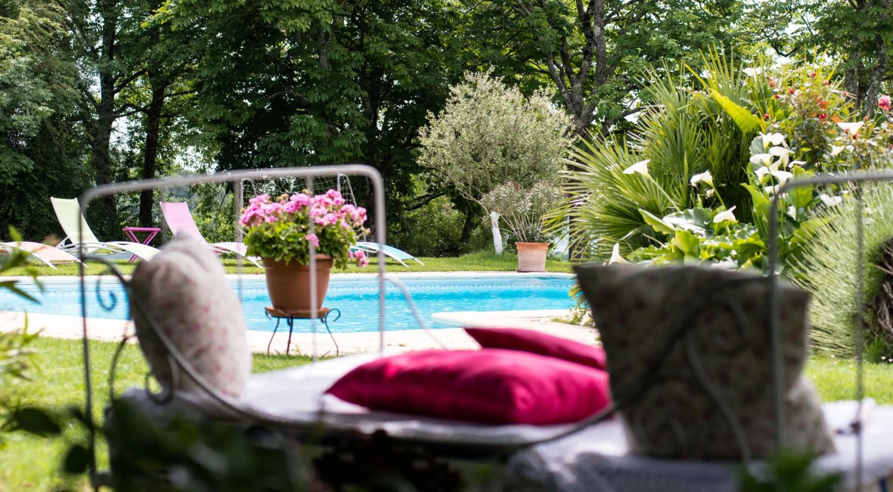 Pool view in Chambres d'hôtes Larroquinière
