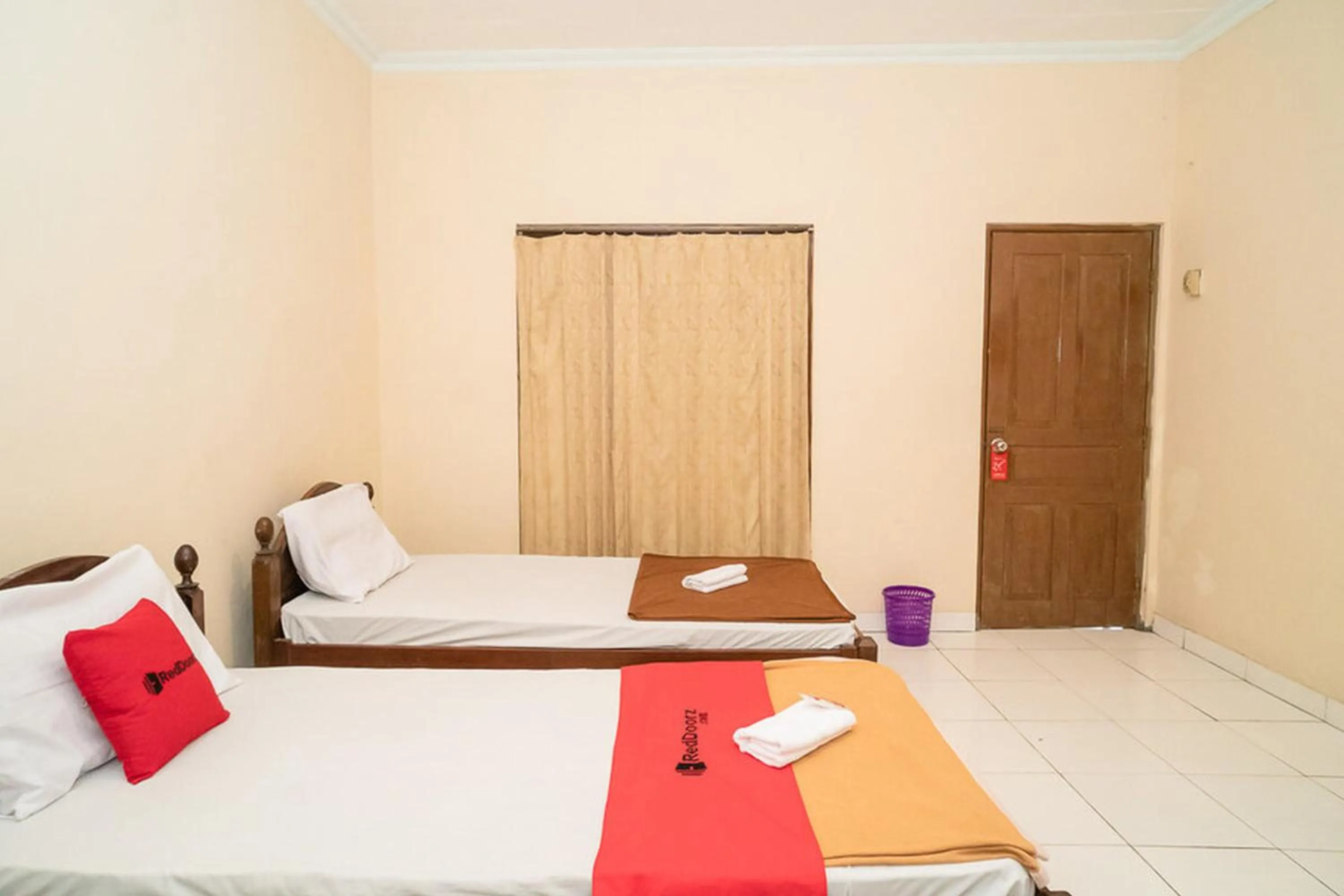 Bed in RedDoorz near Kampus 3 UTY Yogyakarta