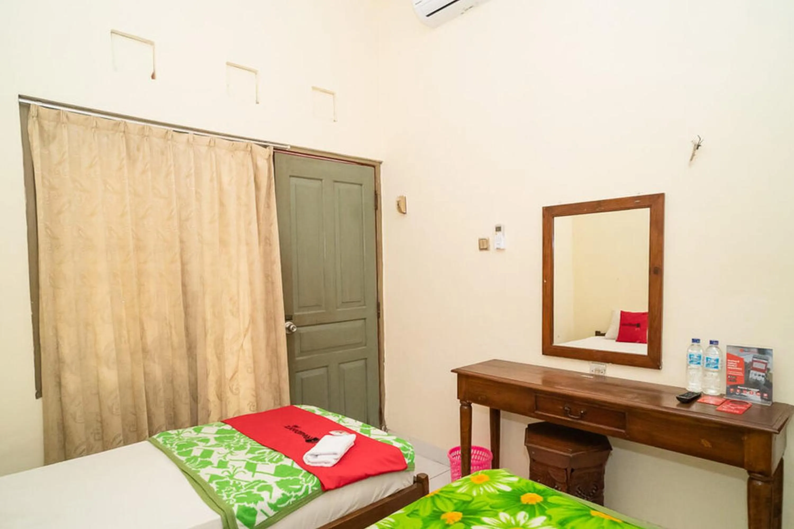 Bed in RedDoorz near Kampus 3 UTY Yogyakarta