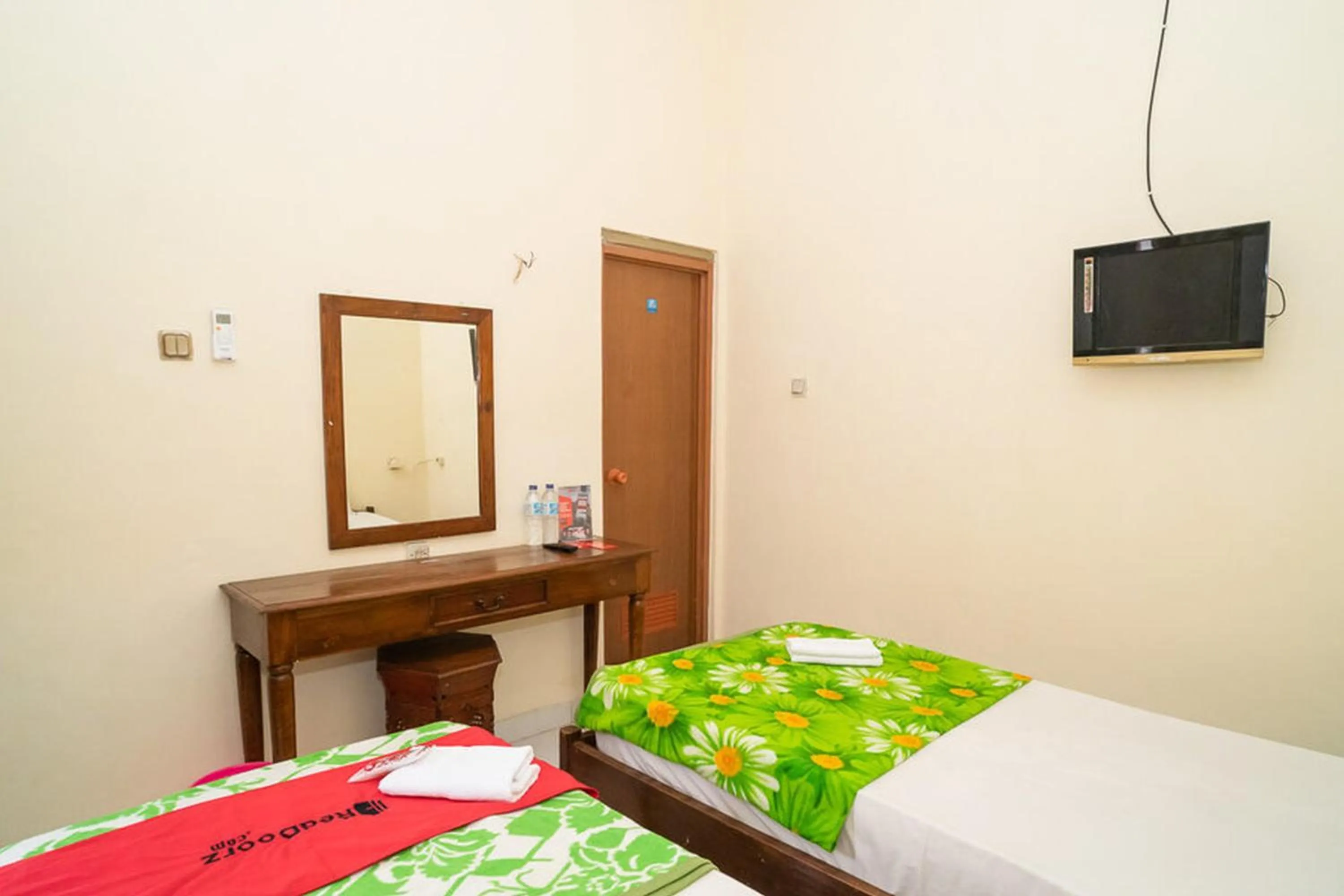 Bed in RedDoorz near Kampus 3 UTY Yogyakarta