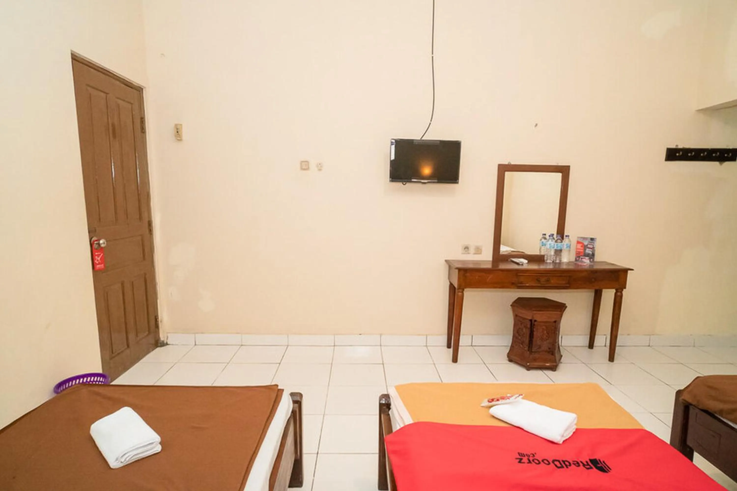 Bed in RedDoorz near Kampus 3 UTY Yogyakarta