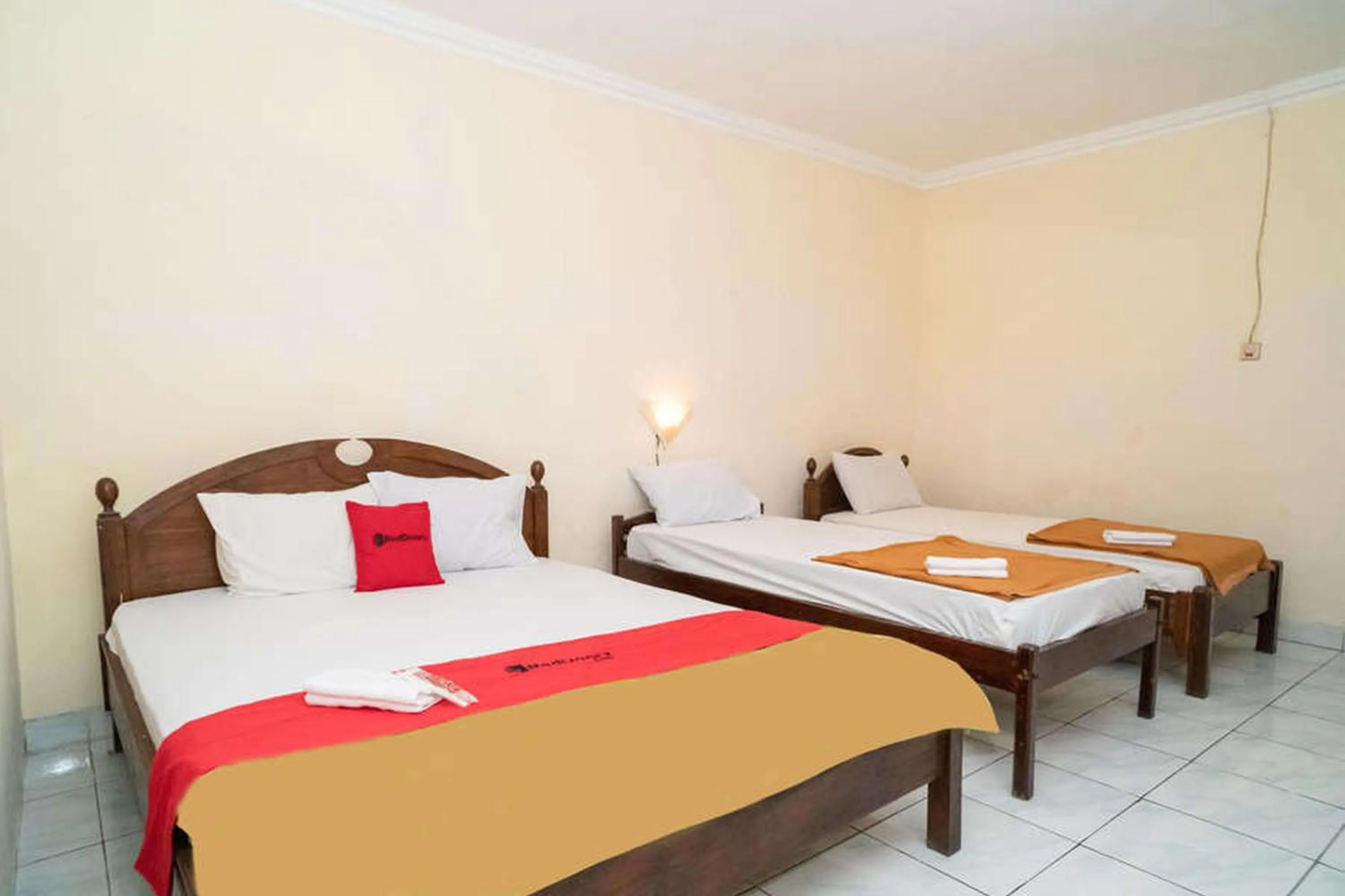 Bed in RedDoorz near Kampus 3 UTY Yogyakarta