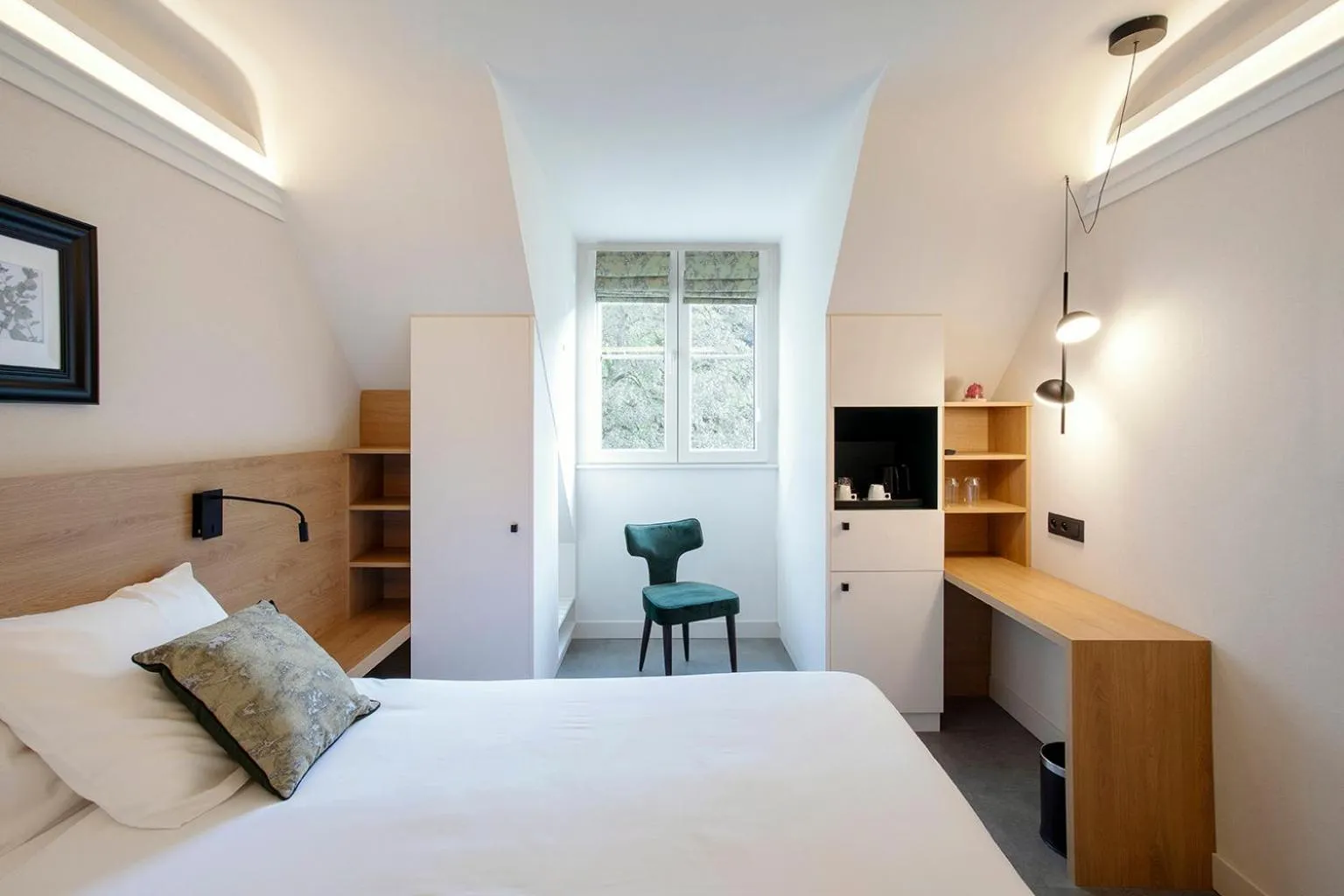 Bed in Hôtel Les Ardillières du Pont d'Oye