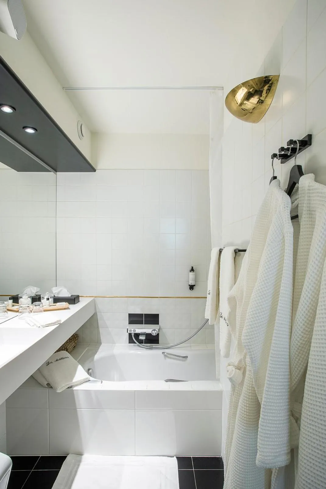 Bathroom in Hôtel Les Ardillières du Pont d'Oye