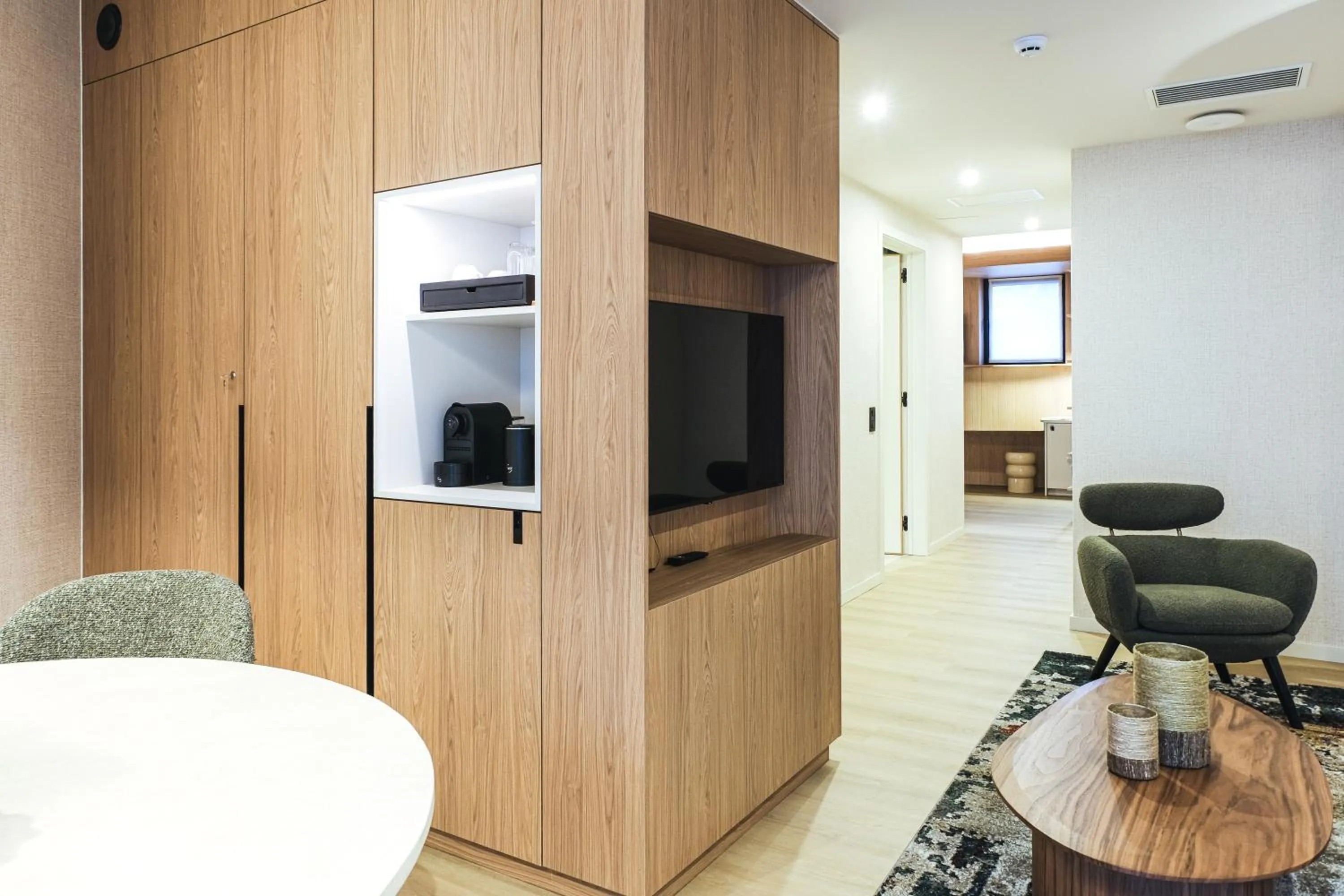 Communal lounge/ TV room in Hôtel Les Ardillières du Pont d'Oye