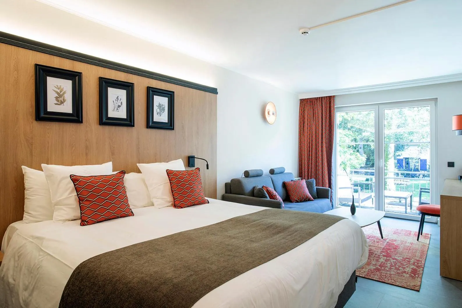 Bed in Hôtel Les Ardillières du Pont d'Oye