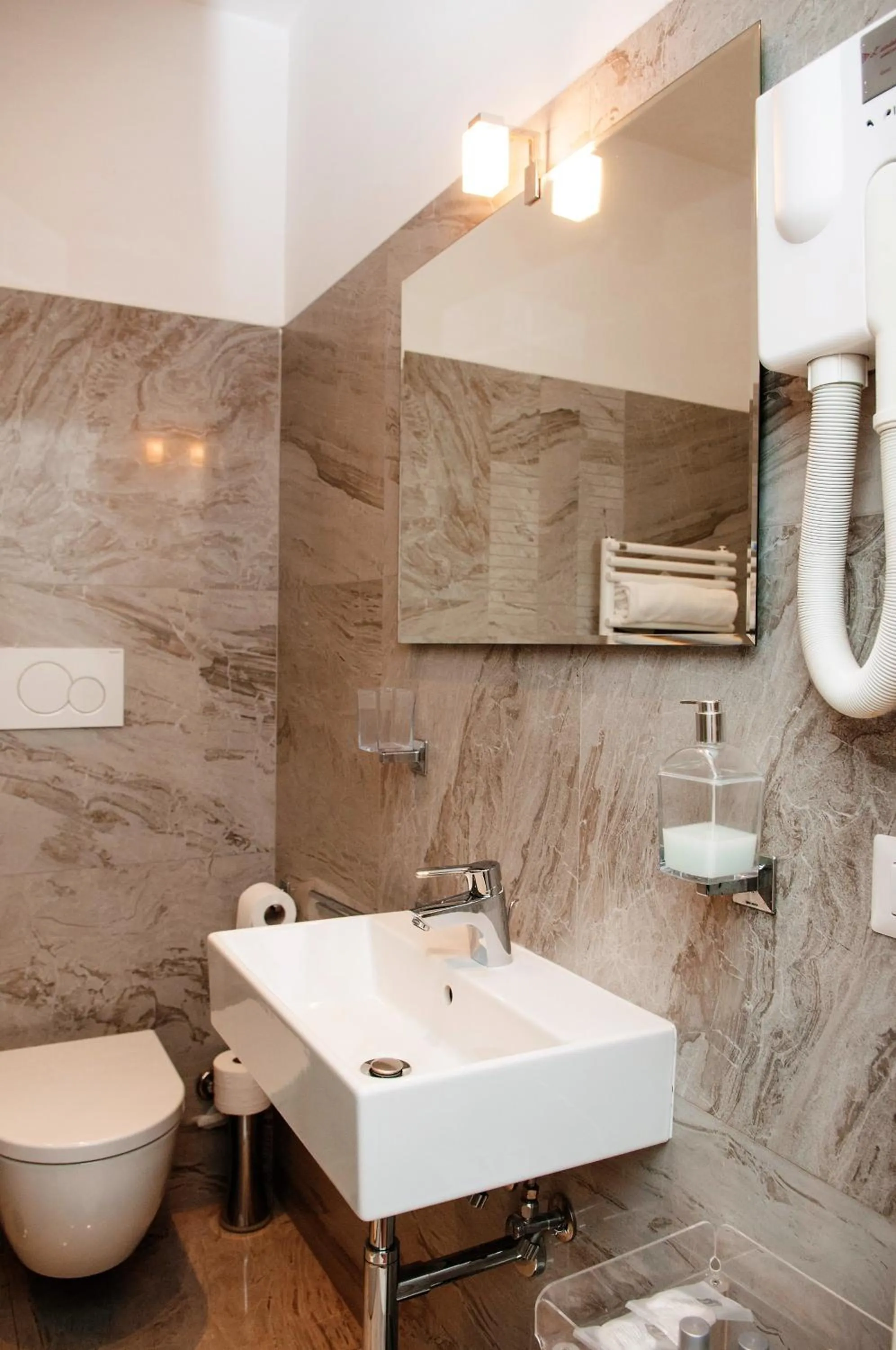 Shower in Tre R Colosseo