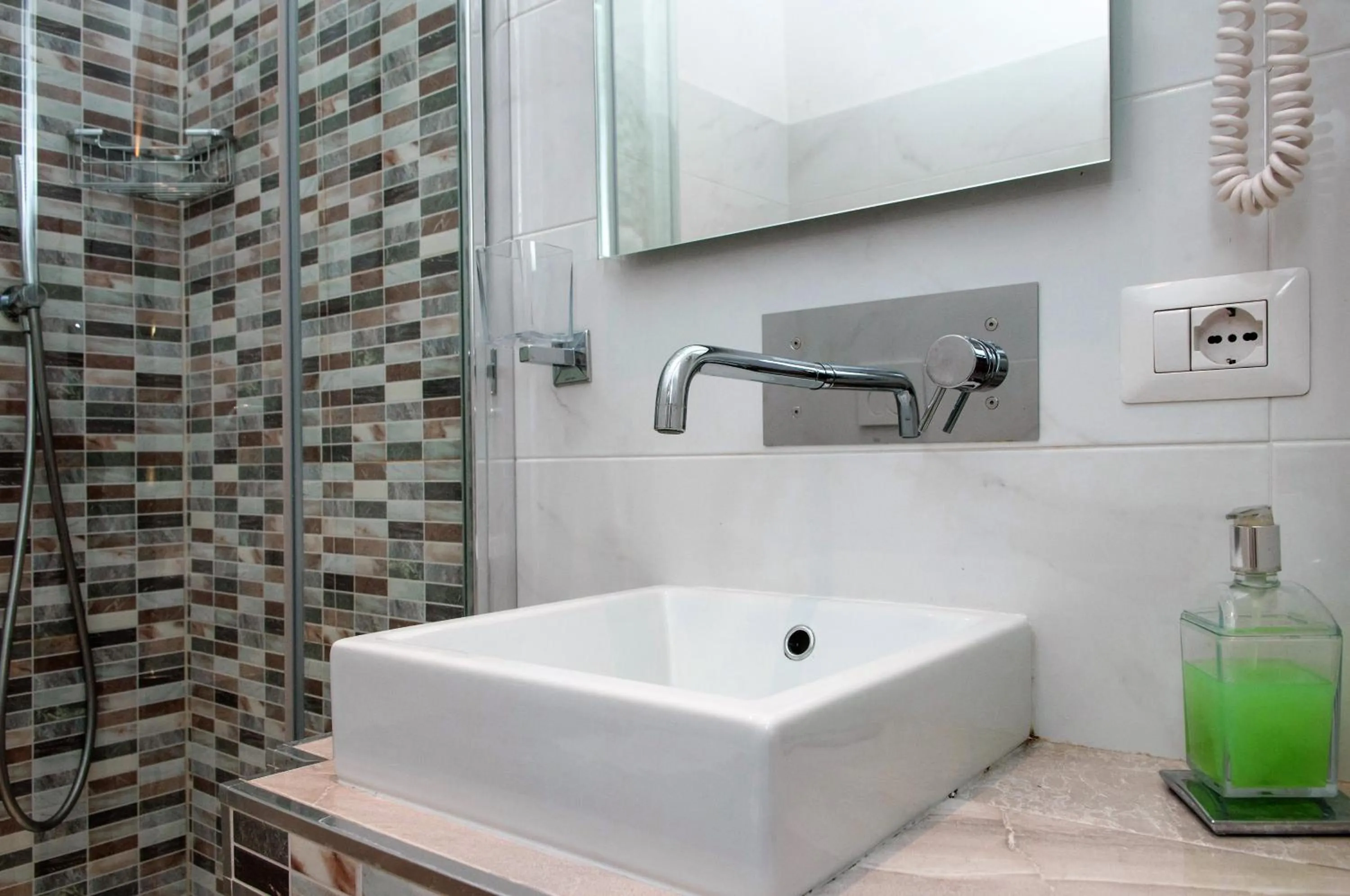 Shower in Tre R Colosseo