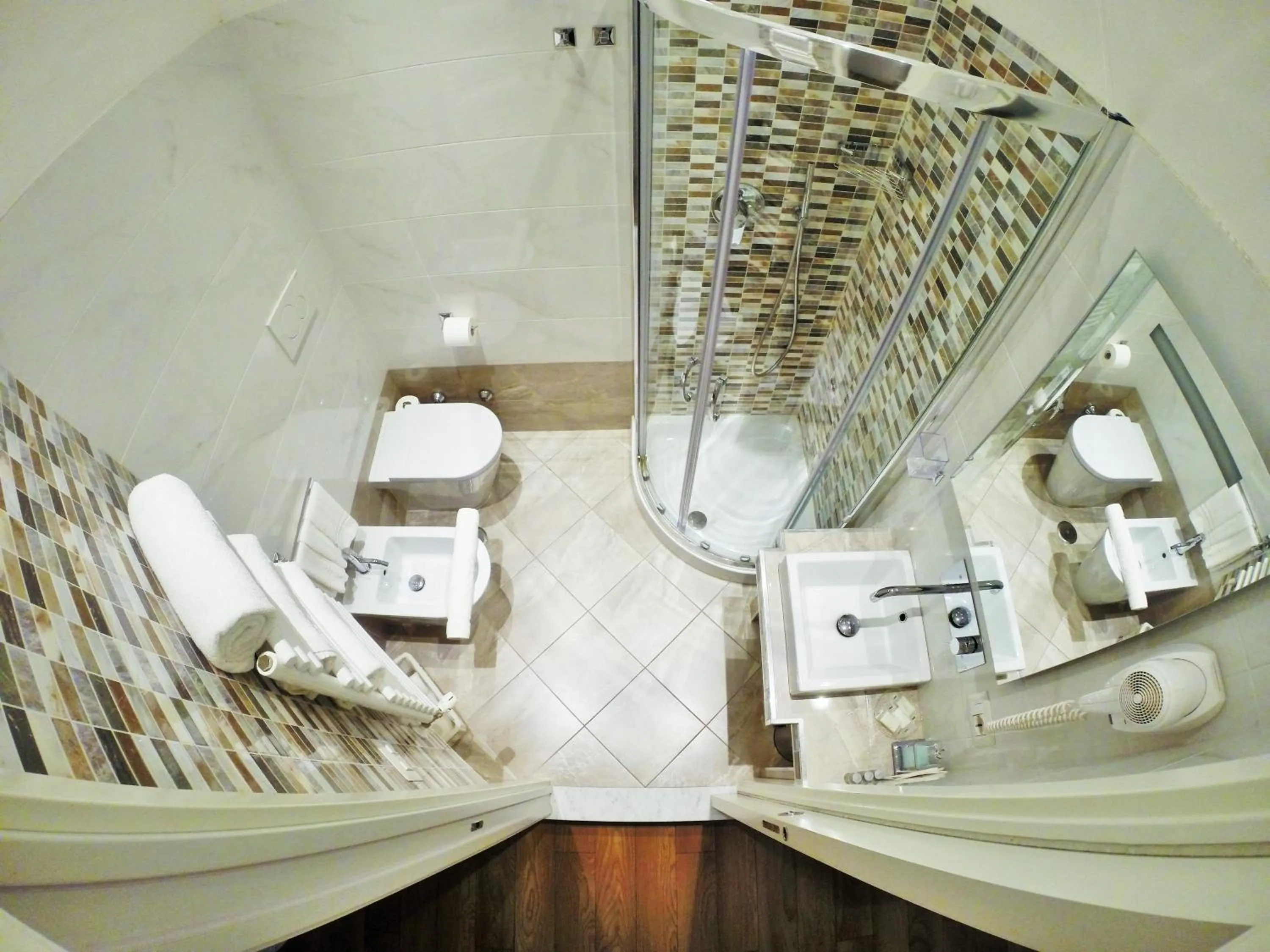 Shower in Tre R Colosseo