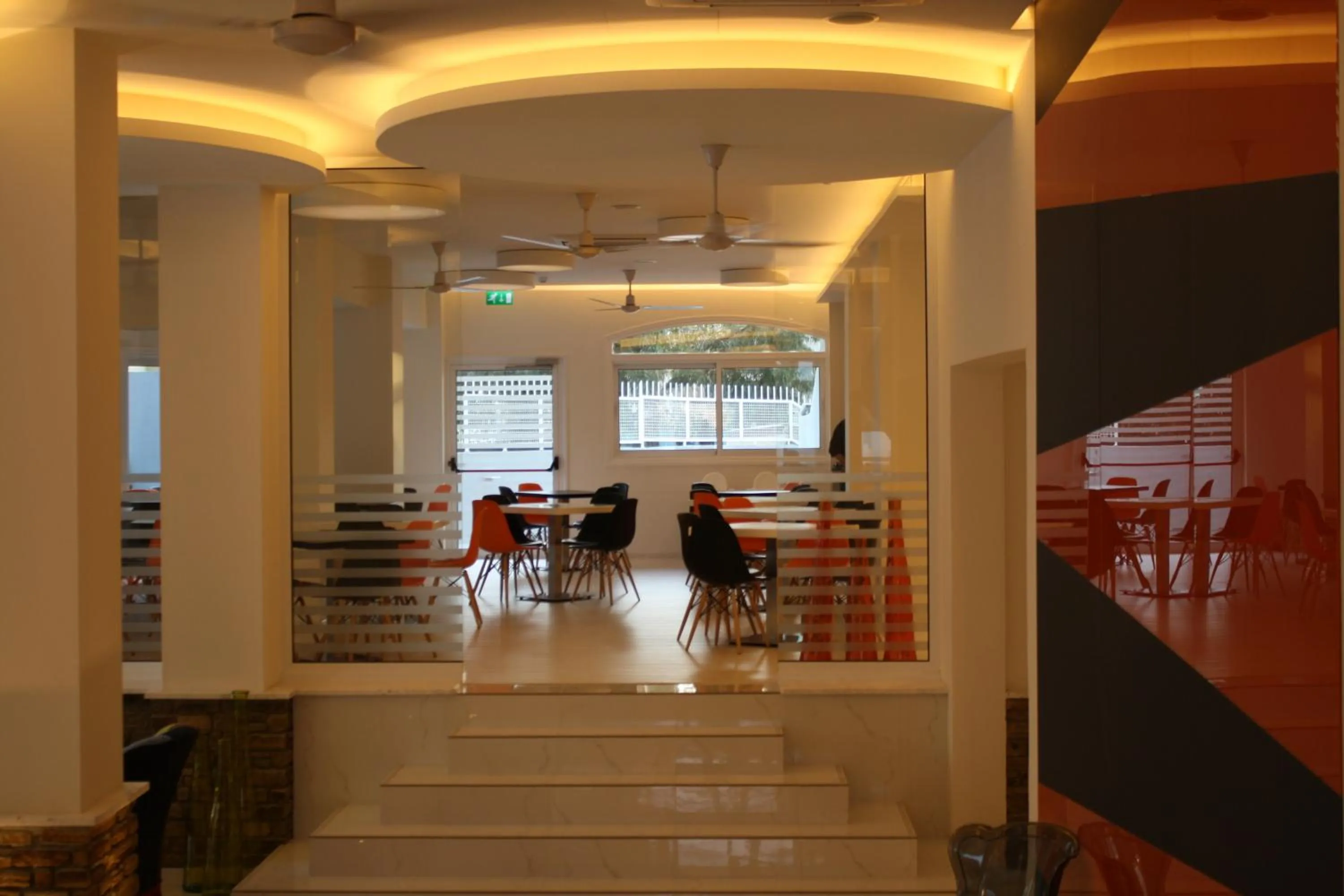 Restaurant/places to eat in TSANotel