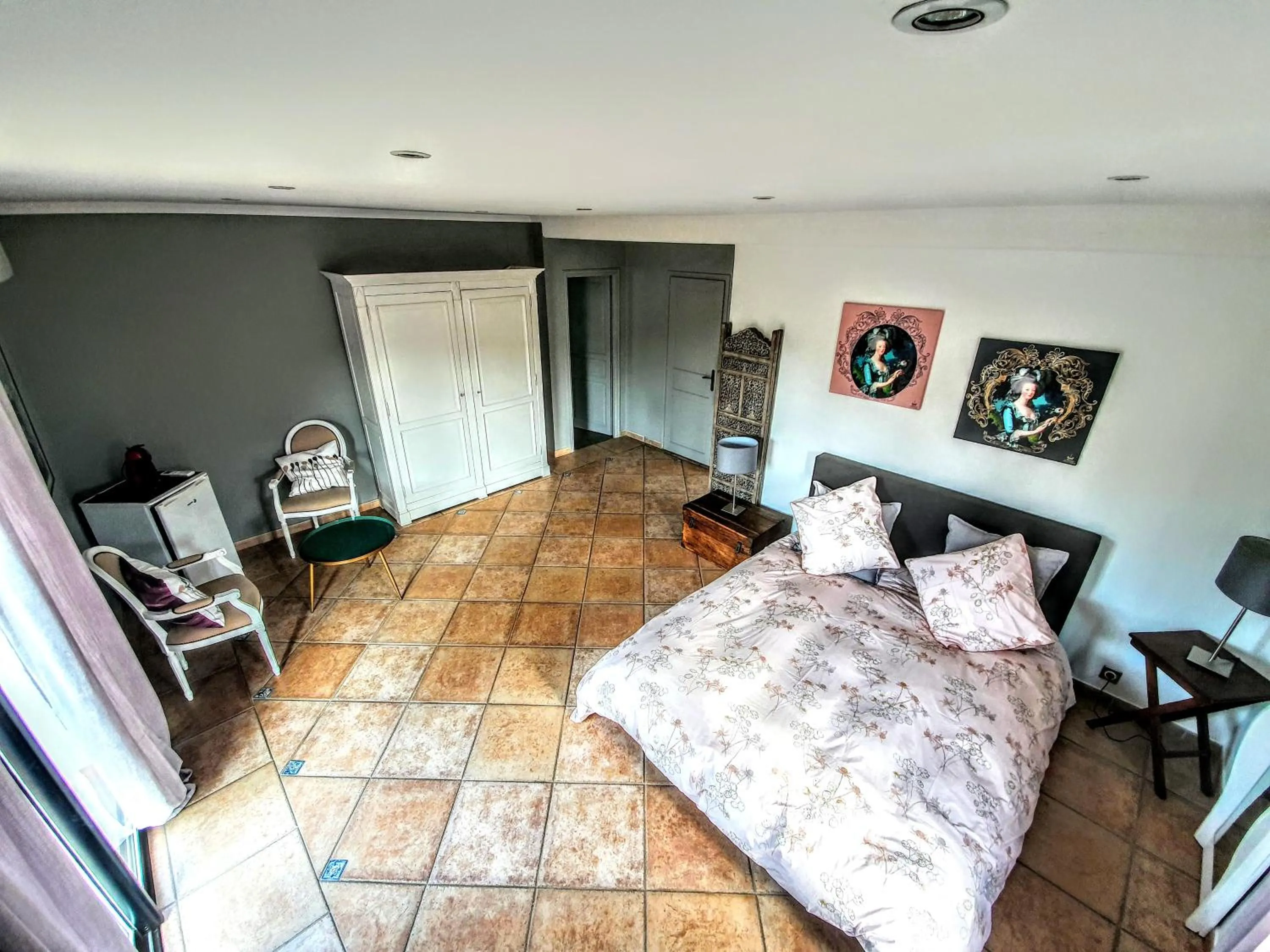 Photo of the whole room, Bed in La Villa Blanche