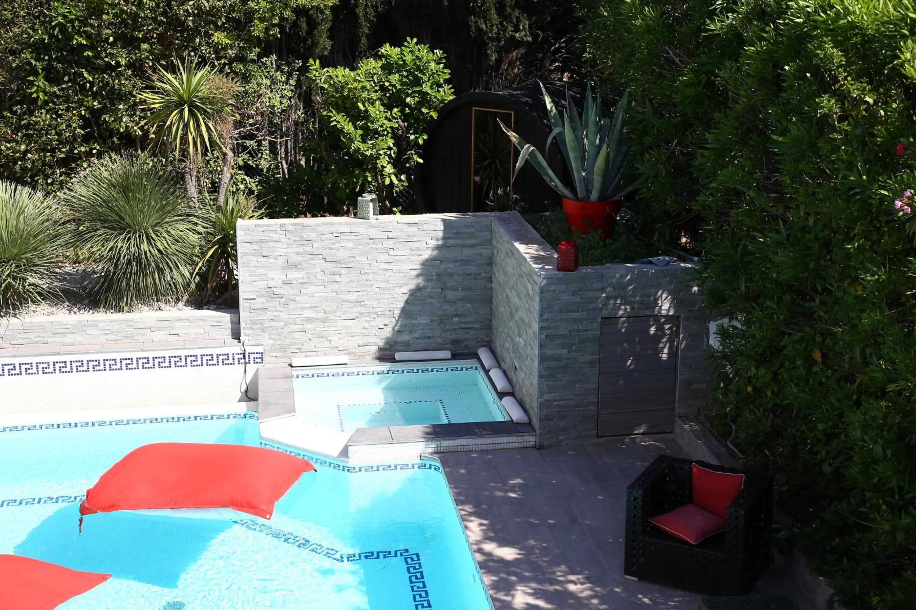 Hot Tub in La Villa Blanche