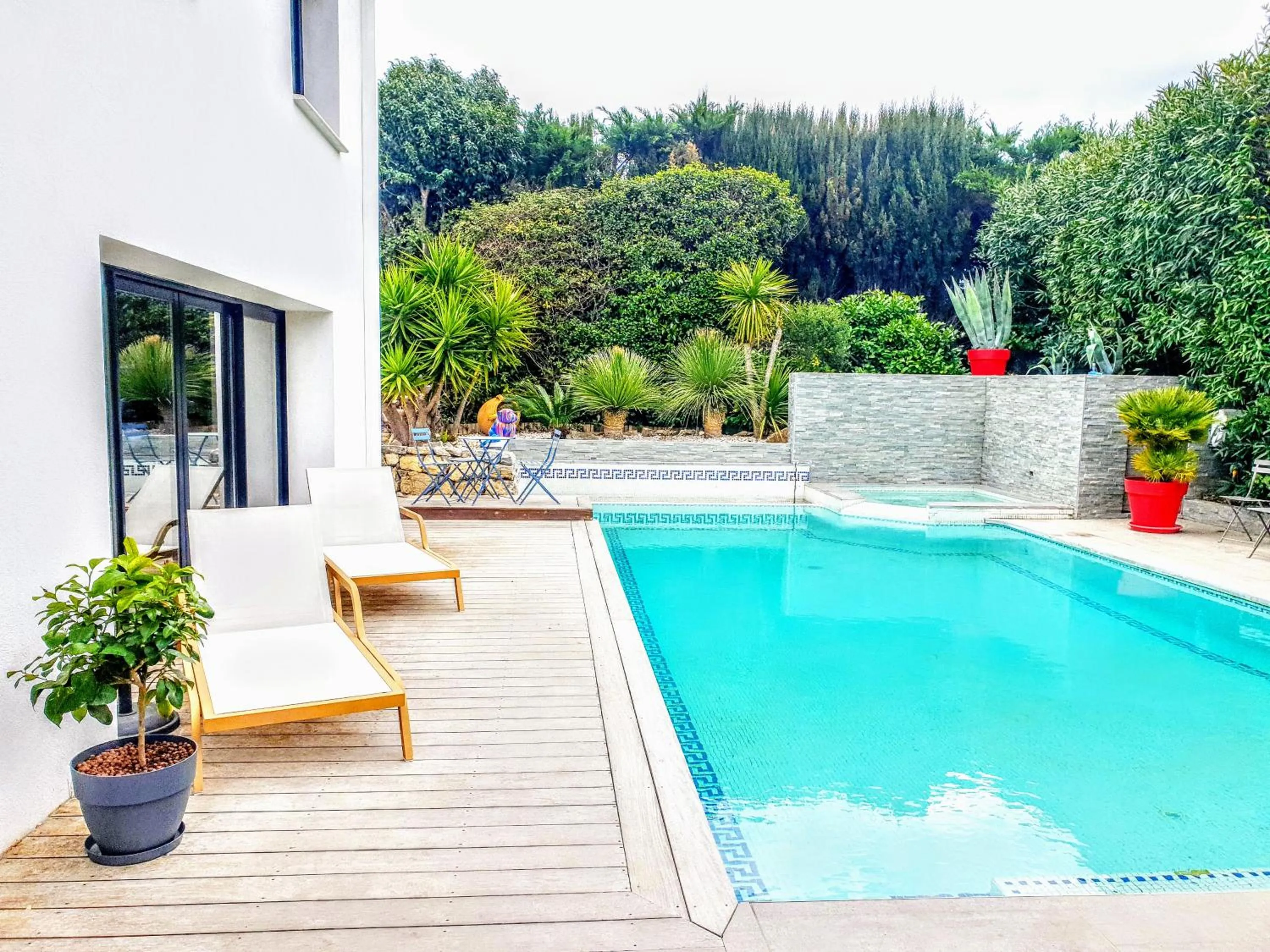 Swimming pool in La Villa Blanche