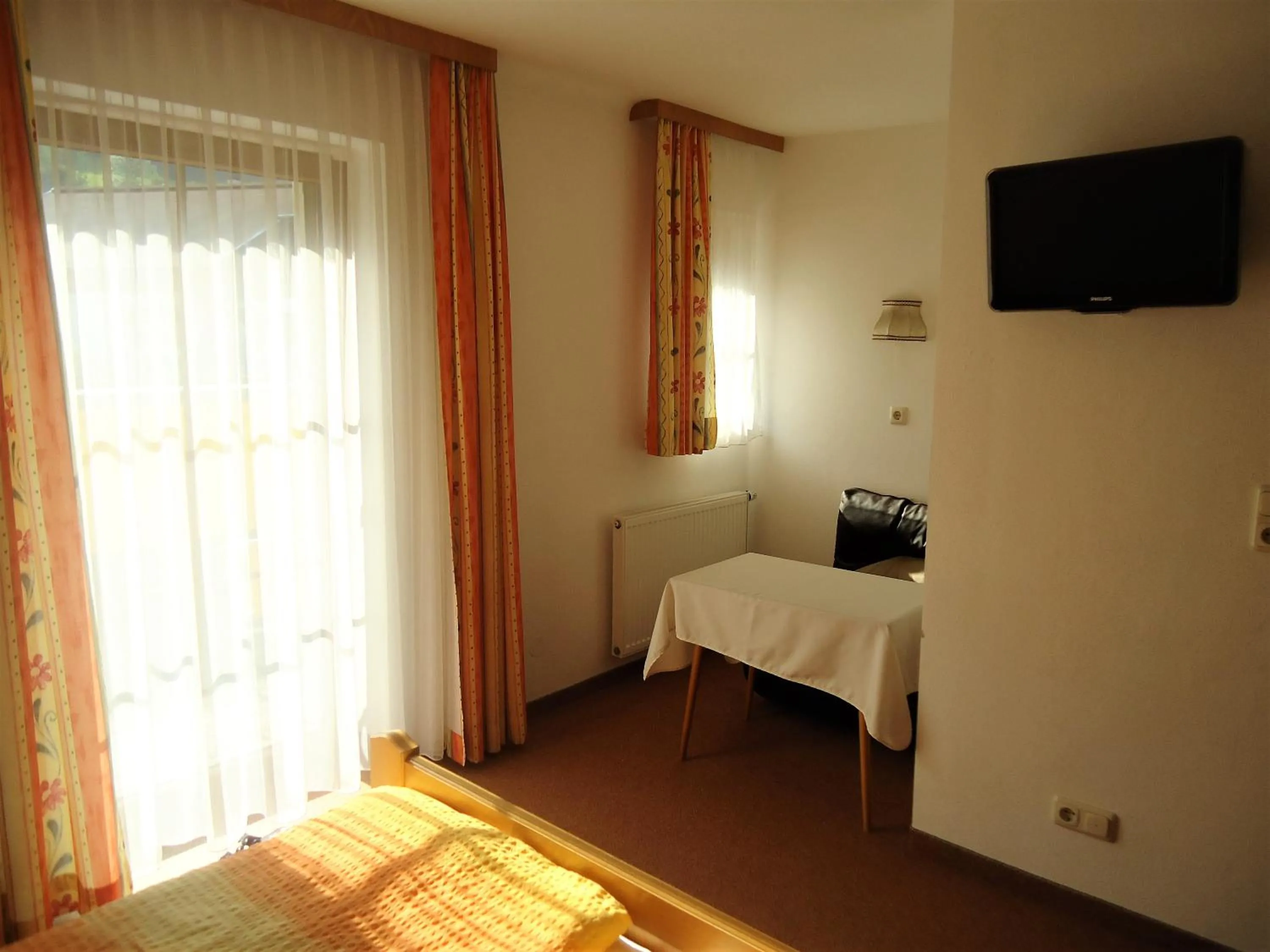 Seating area, Bed in Pension Wald