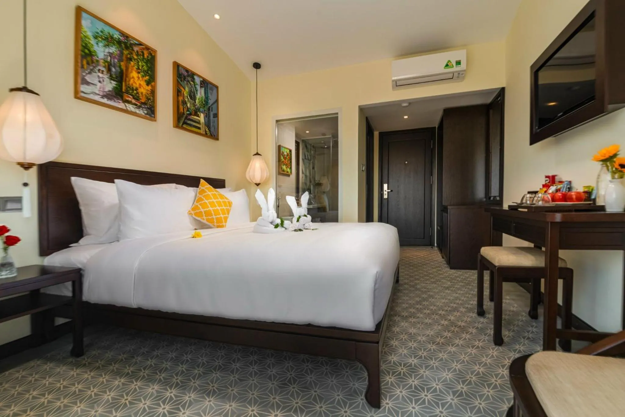 Photo of the whole room, Bed in Hoi An Merrily De Art Hotel