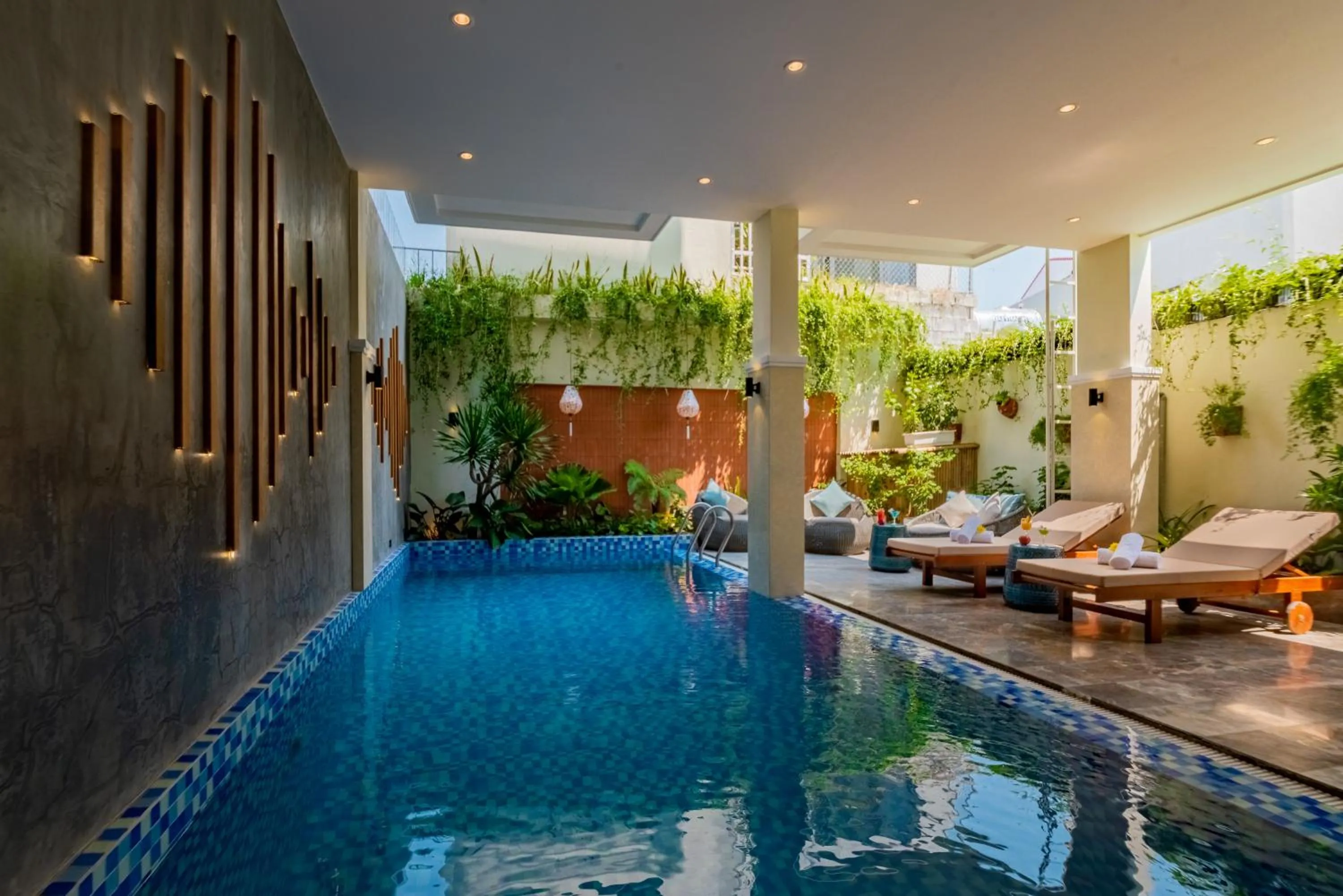 Swimming pool in Hoi An Merrily De Art Hotel