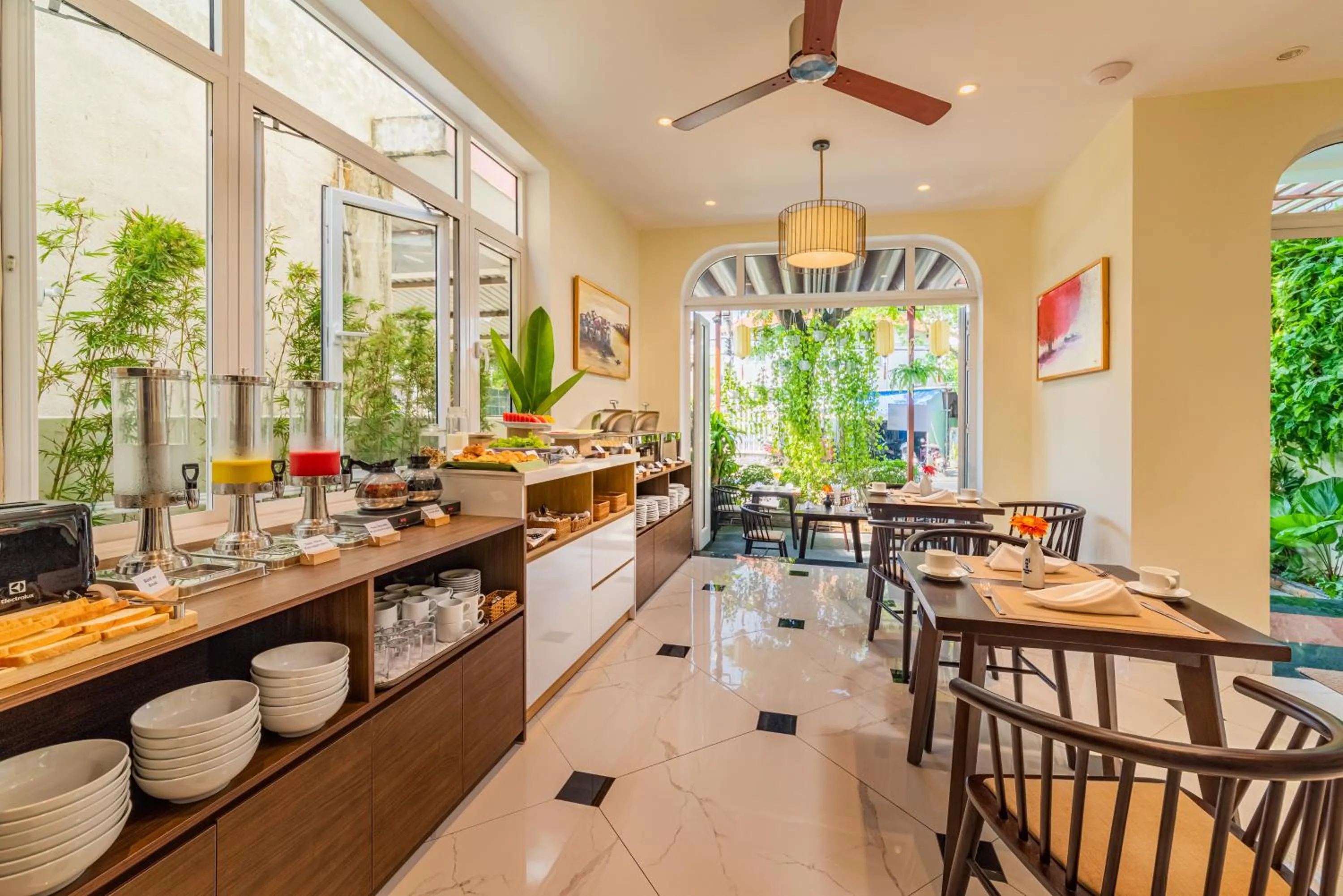 Restaurant/places to eat in Hoi An Merrily De Art Hotel