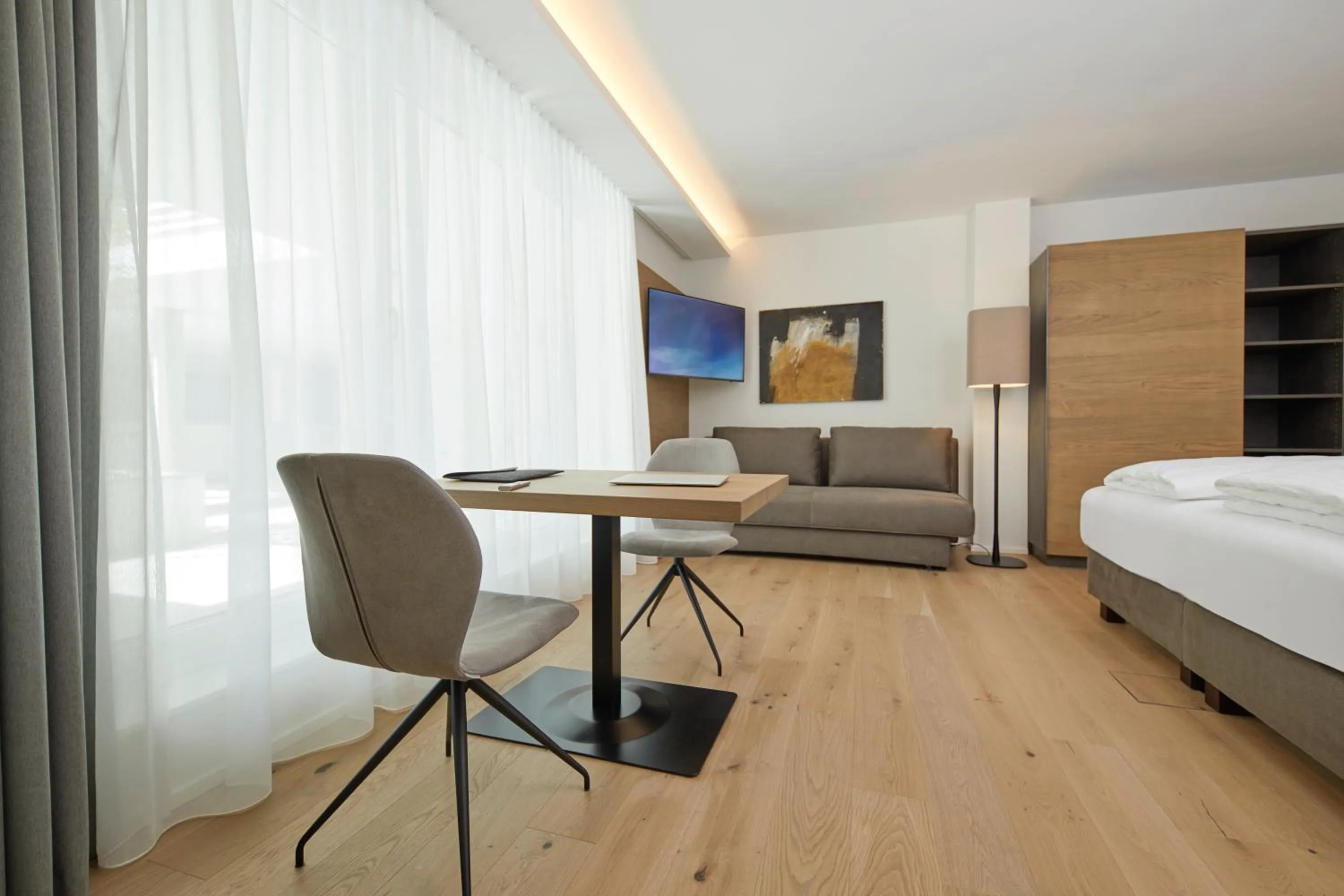 Seating area, Bed in Hotel Gösser Bräu