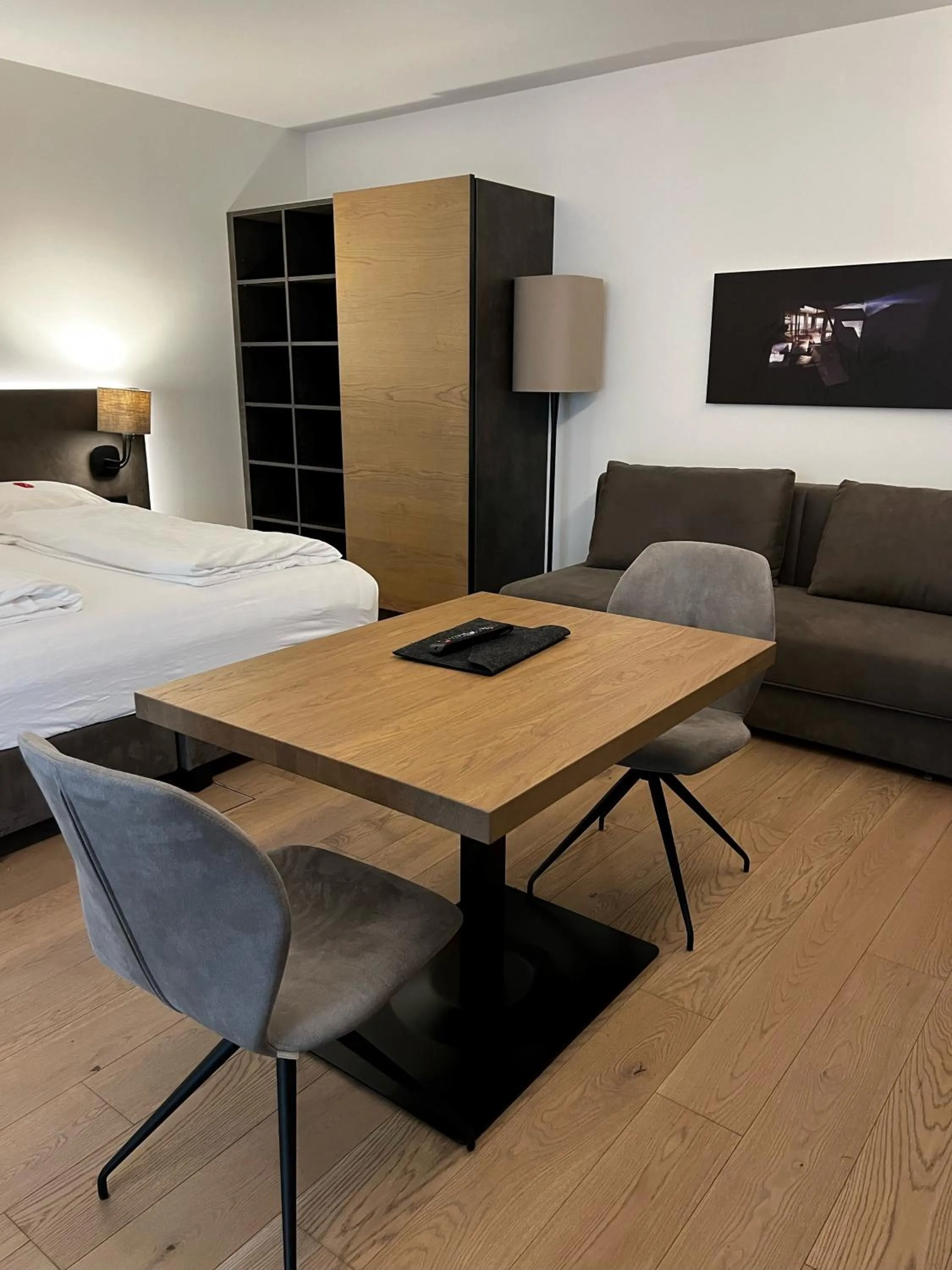 Dining area, Bed in Hotel Gösser Bräu