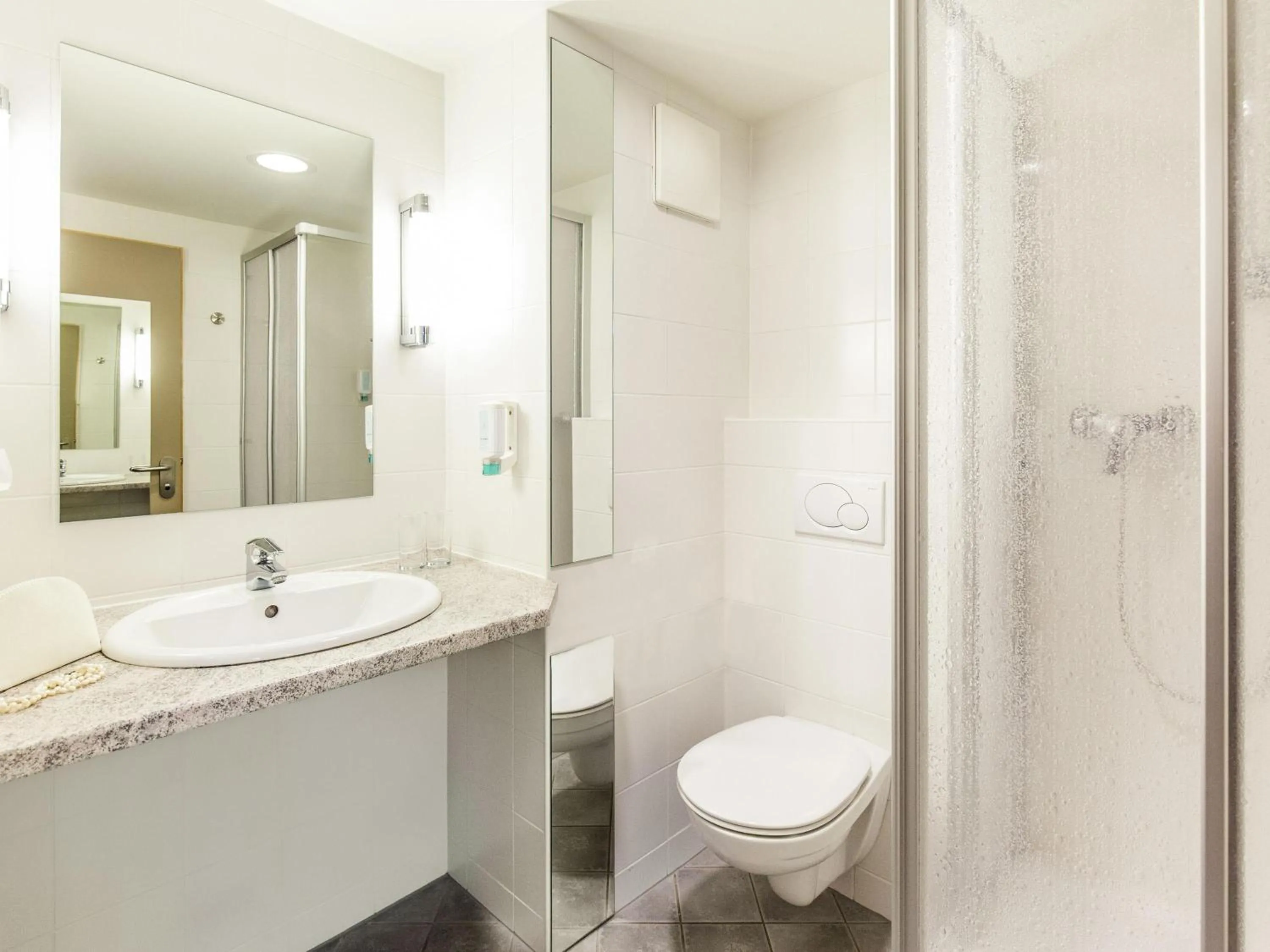 Bedroom in ibis Wörthersee