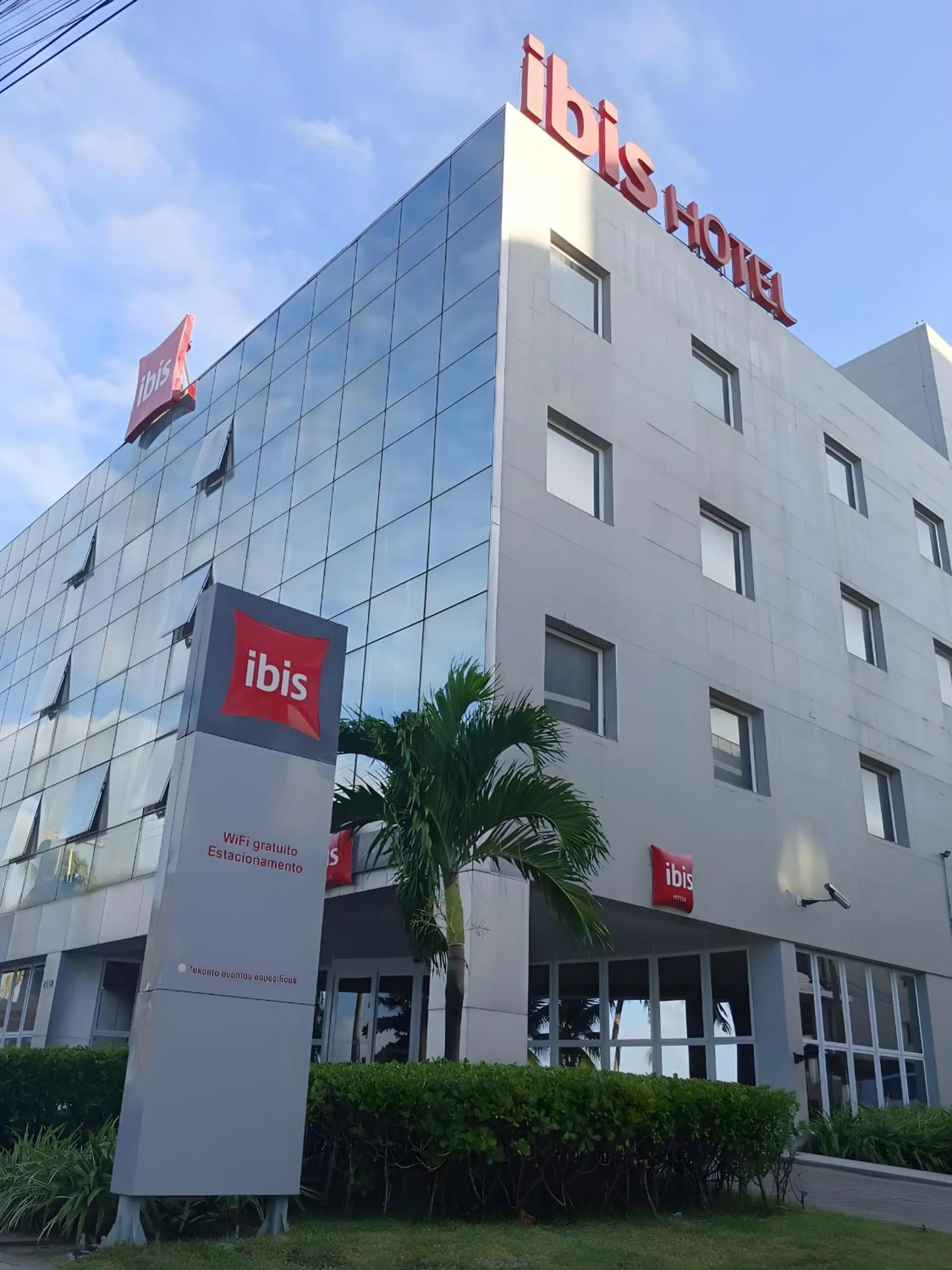 Facade/entrance in Ibis Joao Pessoa Praia