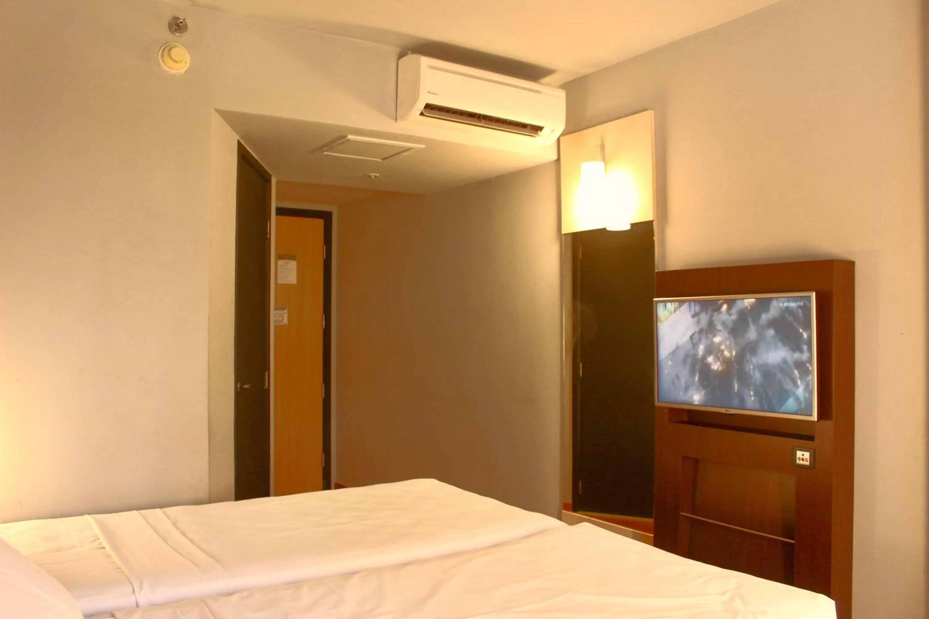 Photo of the whole room, Bed in Ibis Joao Pessoa Praia
