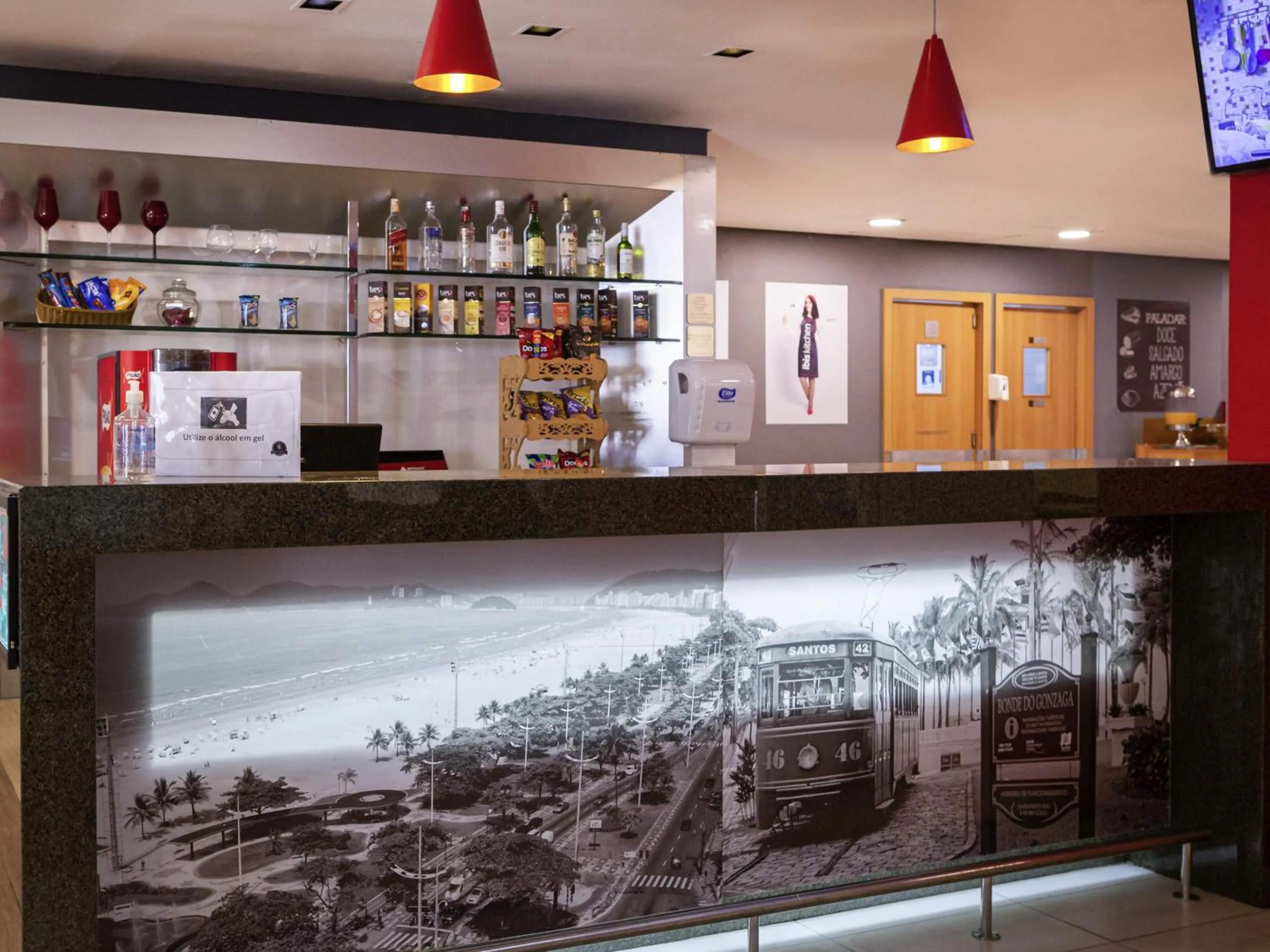Lounge or bar in ibis Santos Gonzaga Praia