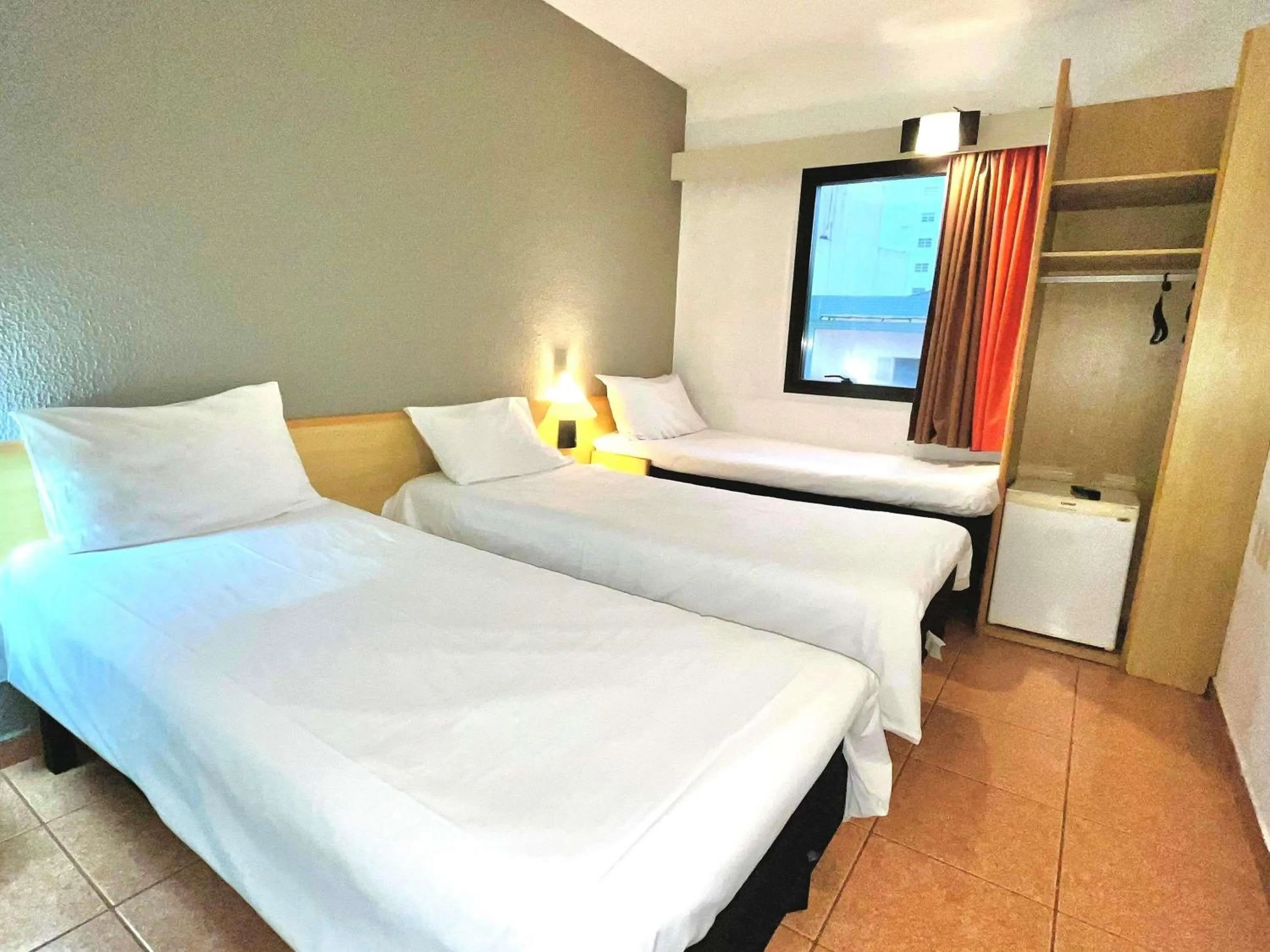 Property building, Bed in ibis Santos Gonzaga Praia