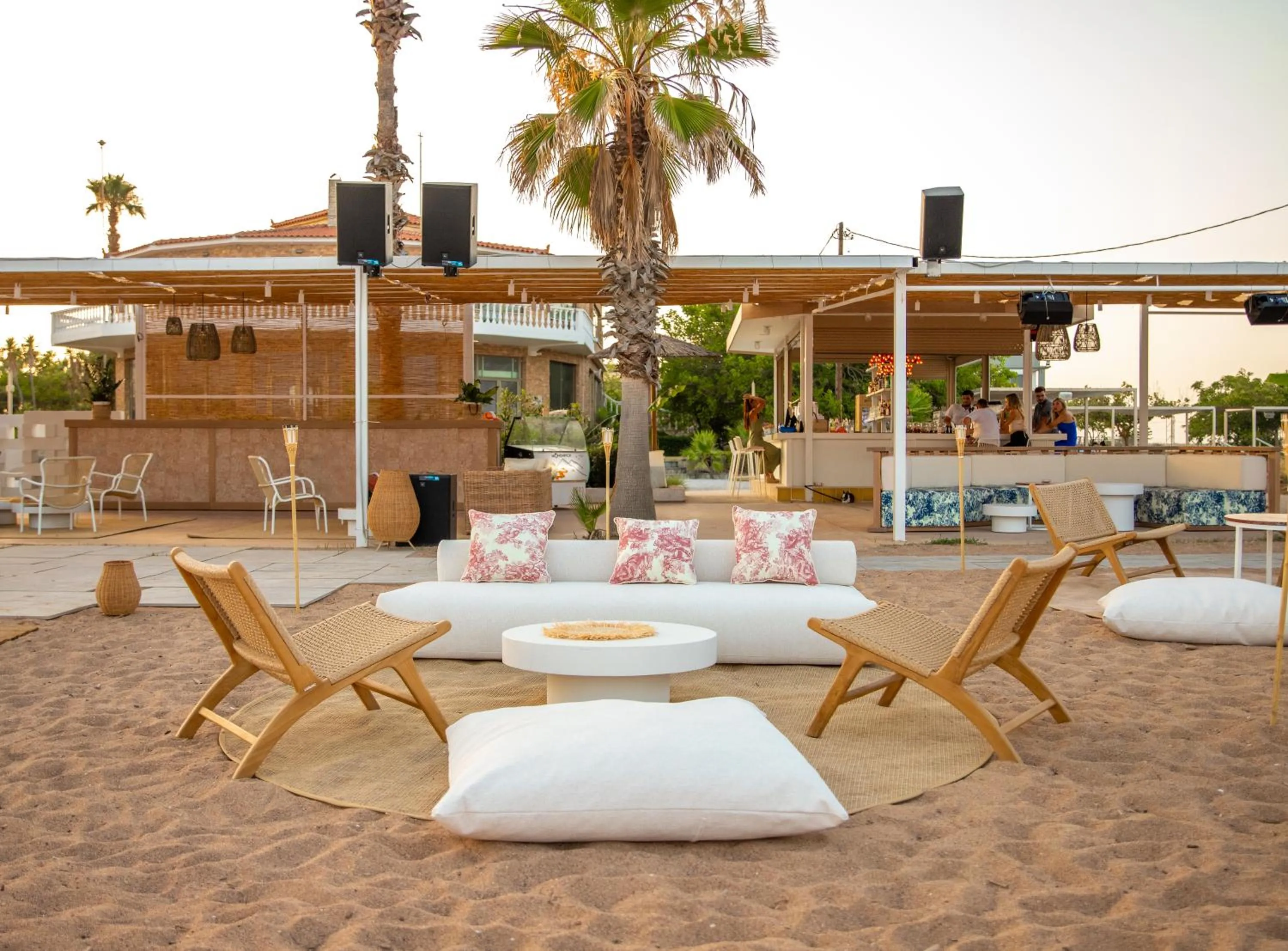 Restaurant/places to eat in Buka Sandy Beach