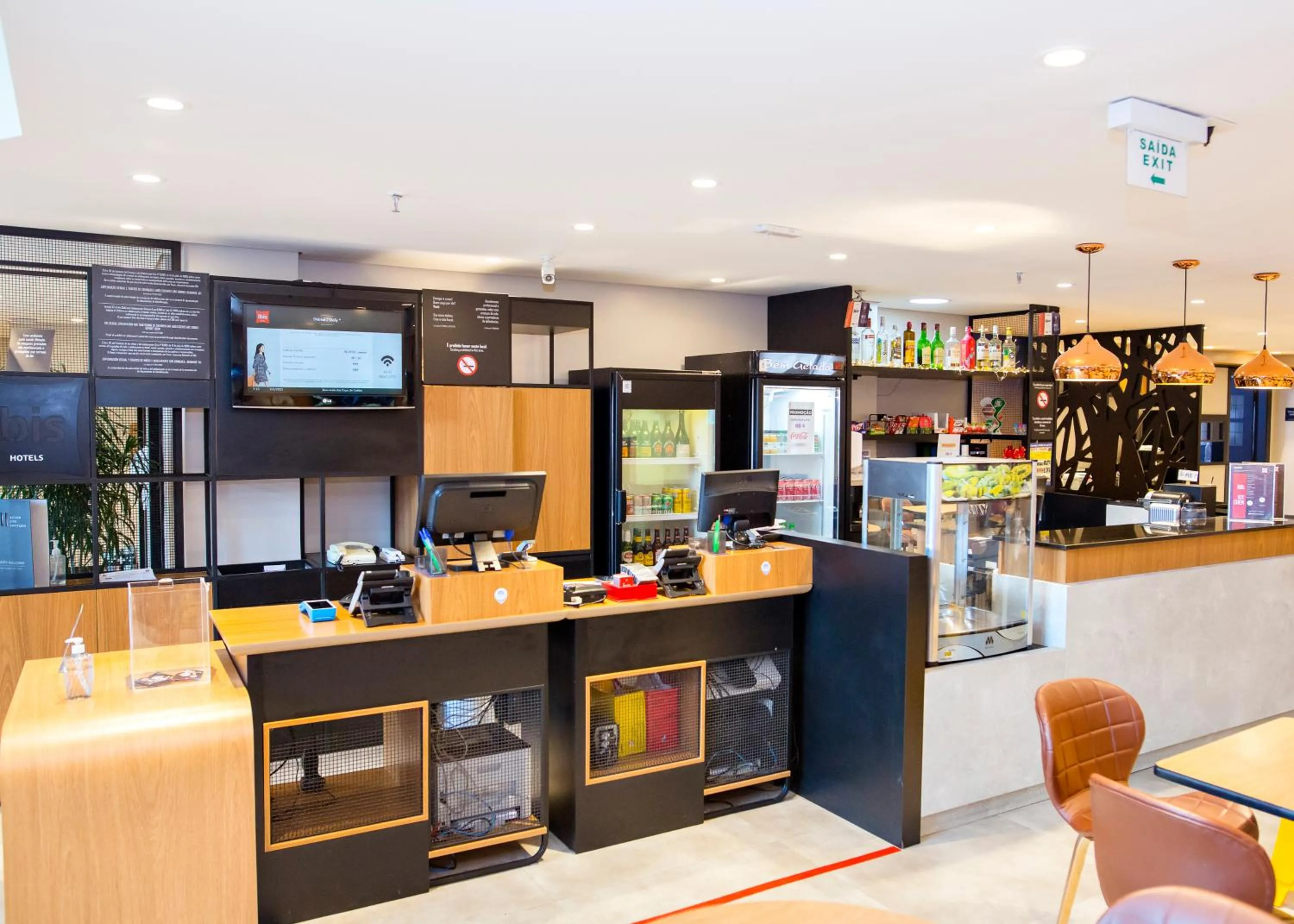 Lobby or reception in ibis Poços de Caldas