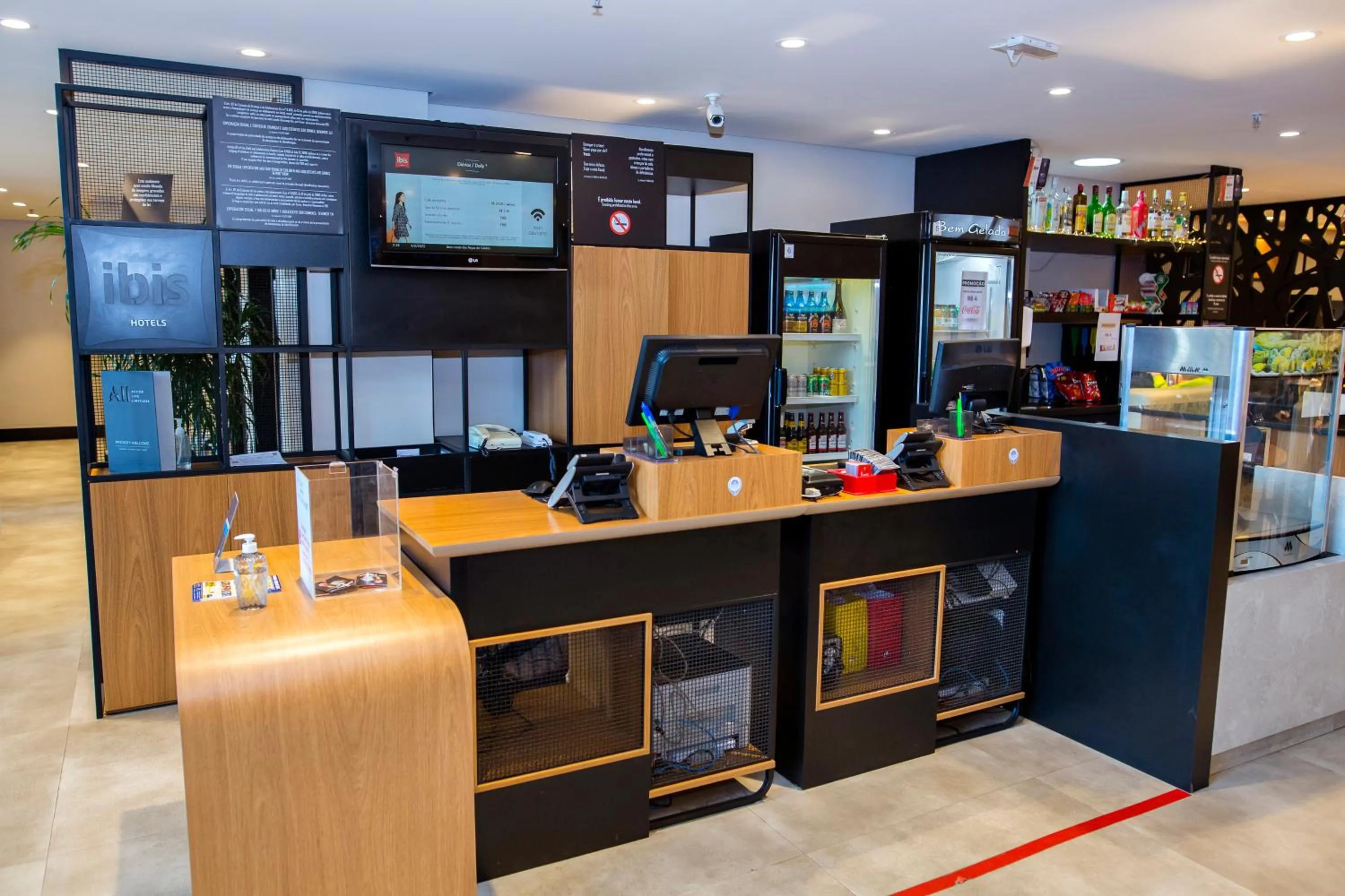 Lobby or reception in ibis Poços de Caldas