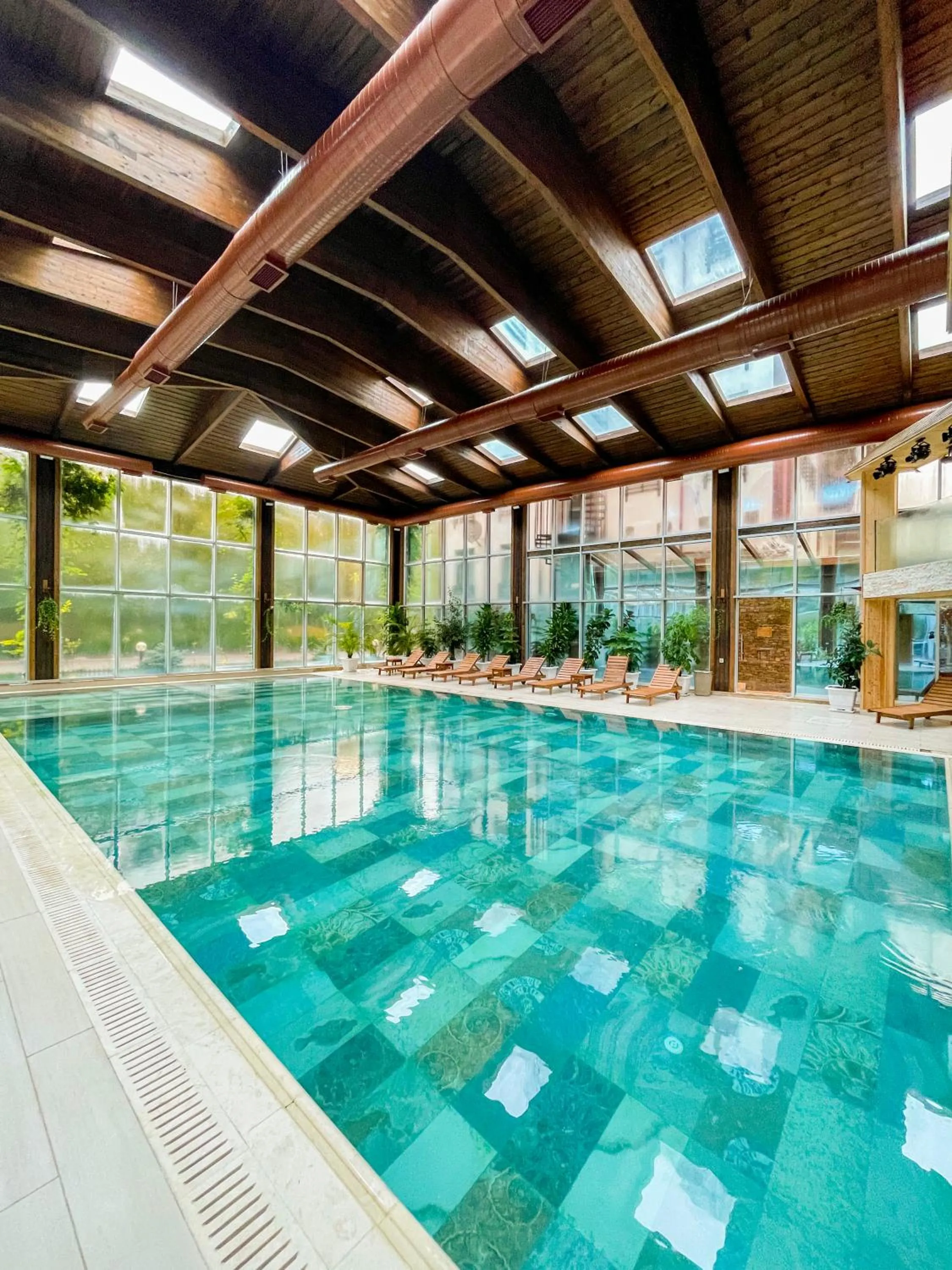 Swimming pool in Quba Vadi Chalet Hotel