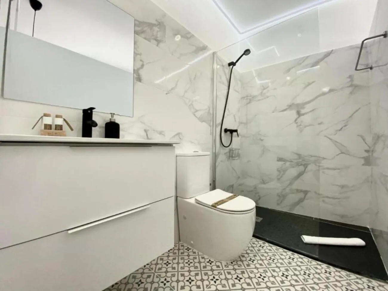 Bathroom in Montera Center Madrid