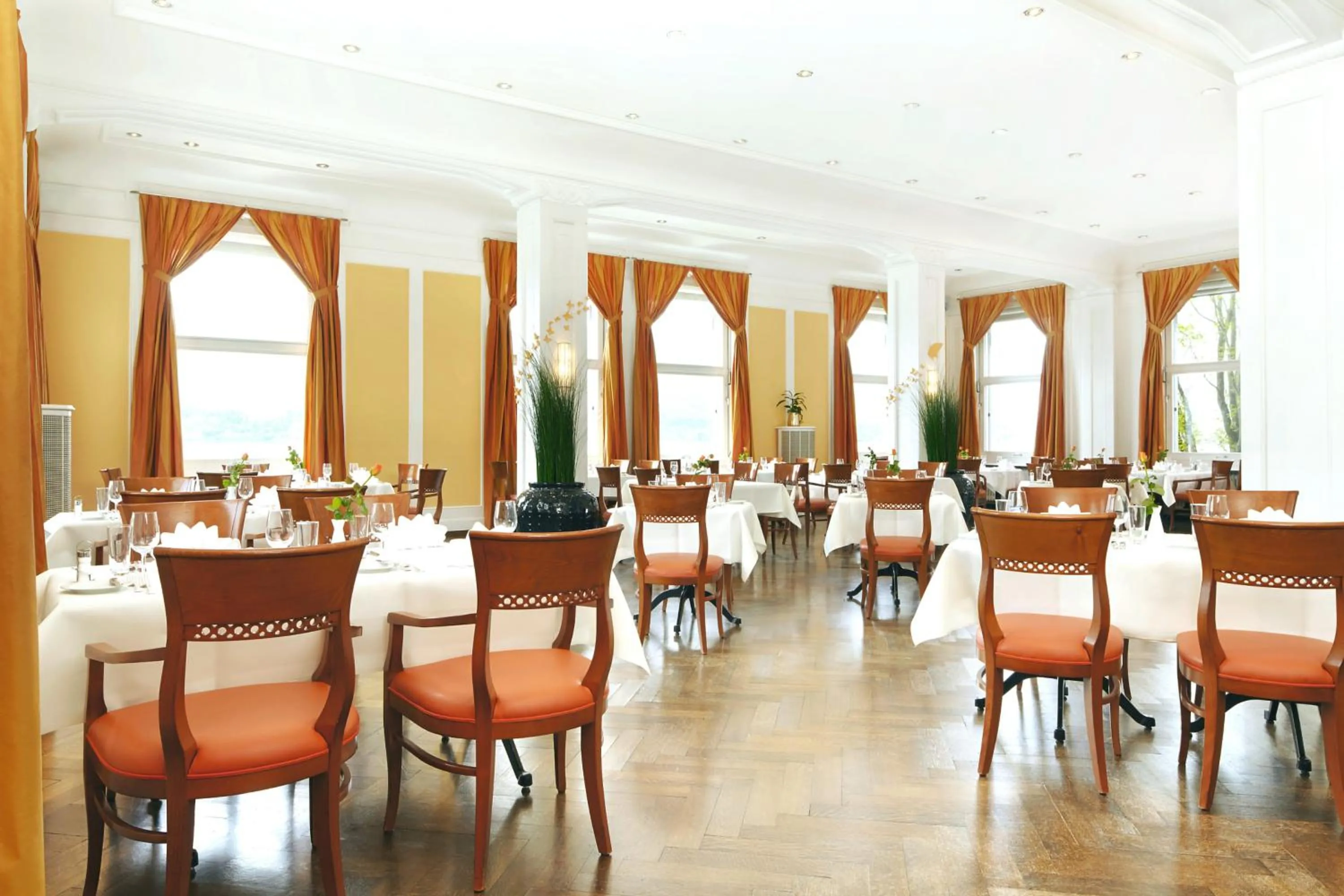 Restaurant/places to eat in Hotel Restaurant Bellevue au Lac