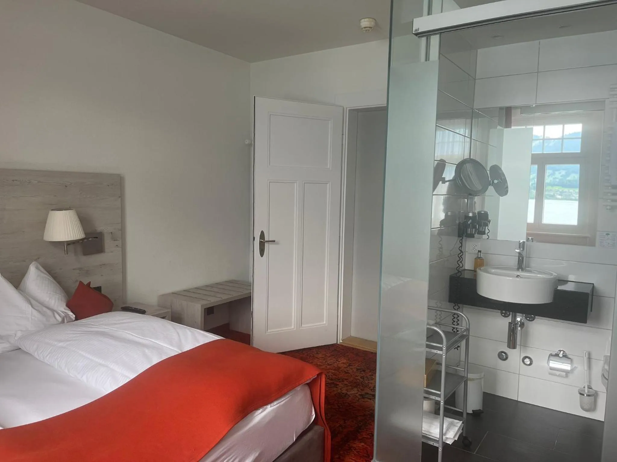 Bed in Hotel Restaurant Bellevue au Lac