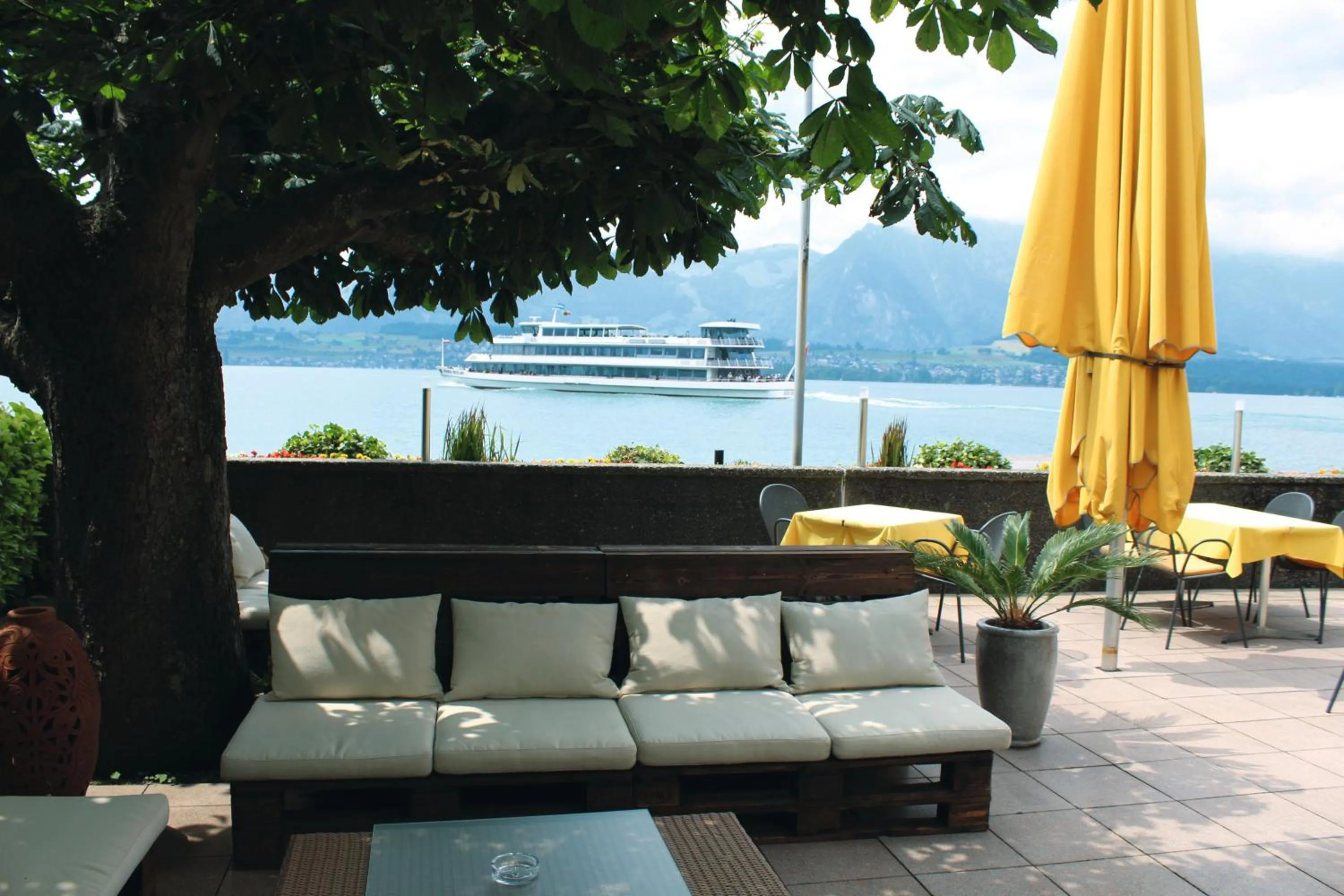 Lounge or bar in Hotel Restaurant Bellevue au Lac