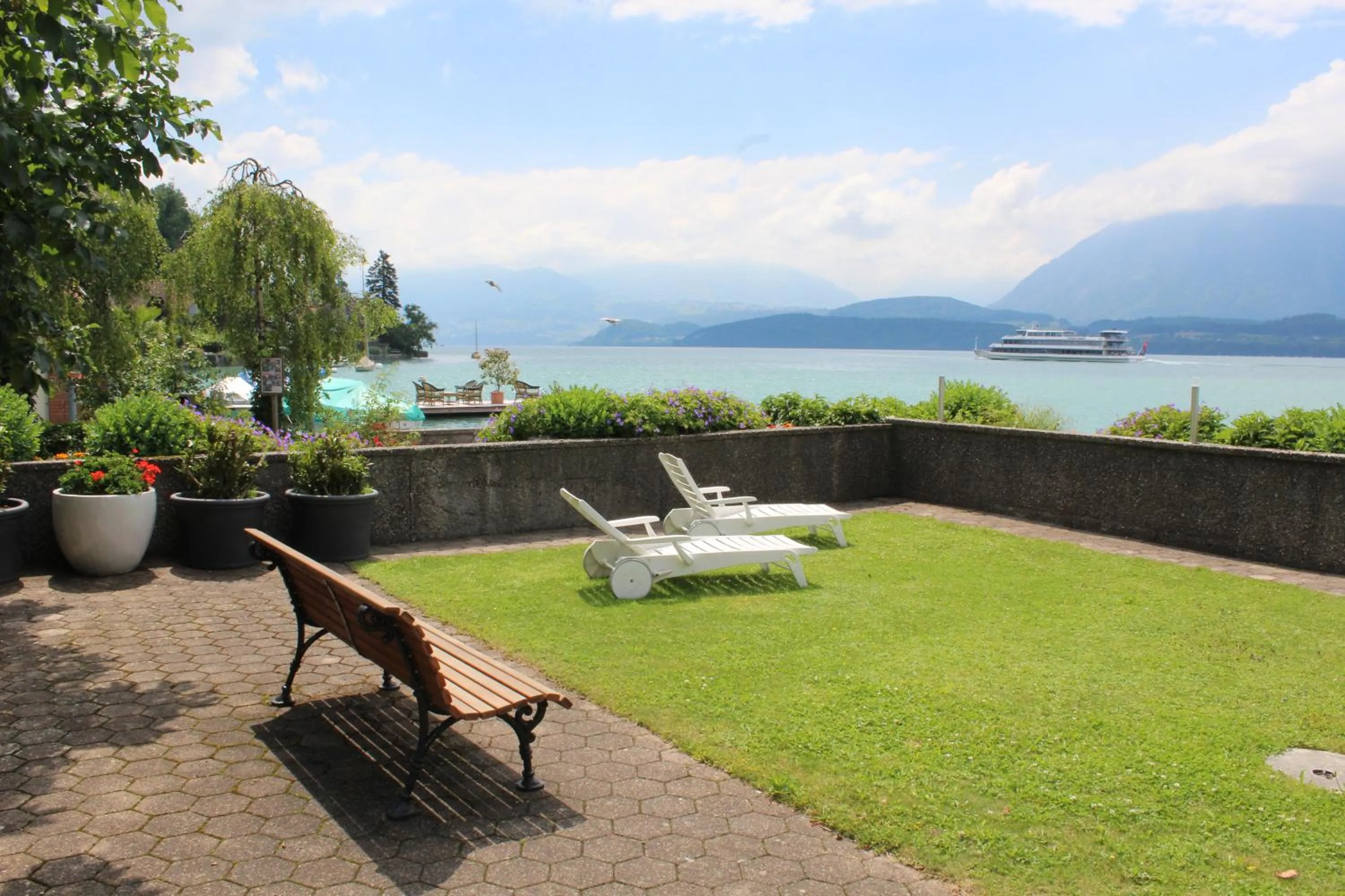 Garden in Hotel Restaurant Bellevue au Lac