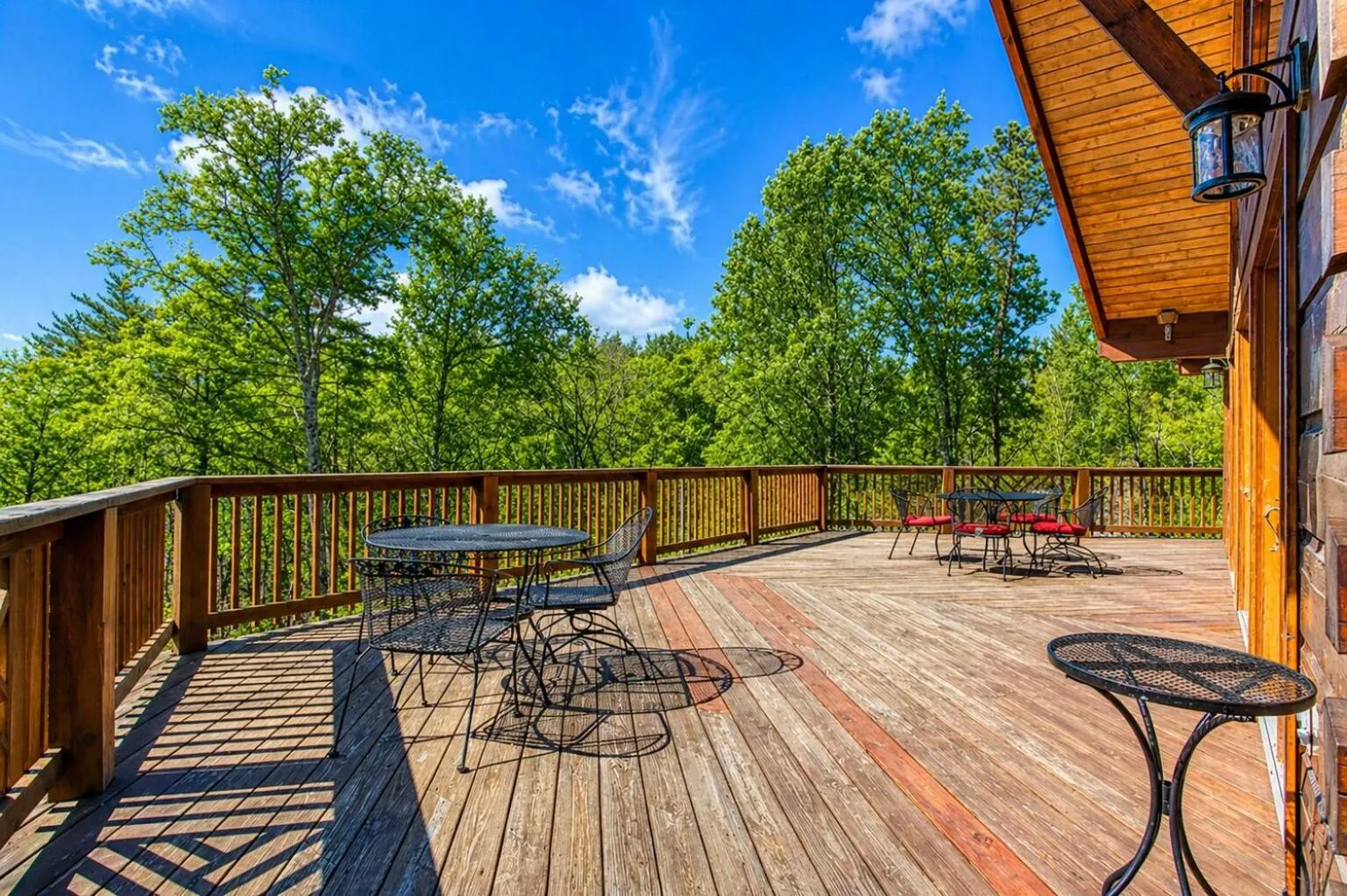 Livin' Lodge, Hot Tub, WIFI, 560 FREE tickets each paid day, Pool Table, WIFI!