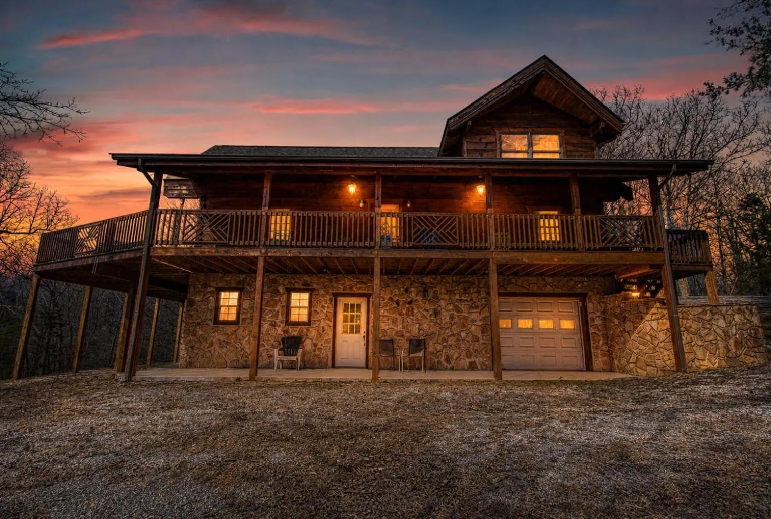 Livin' Lodge, Hot Tub, WIFI, 560 FREE tickets each paid day, Pool Table, WIFI!