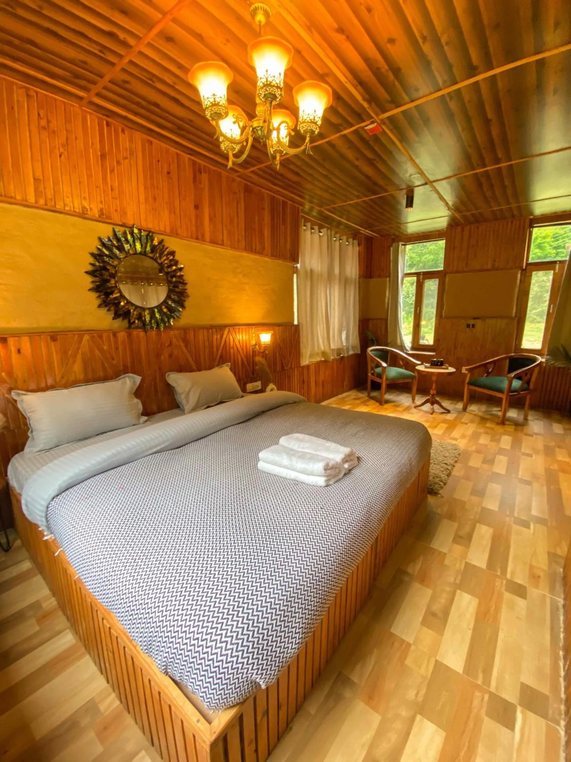 Bed in Whoopers Boutique Resort Jibhi