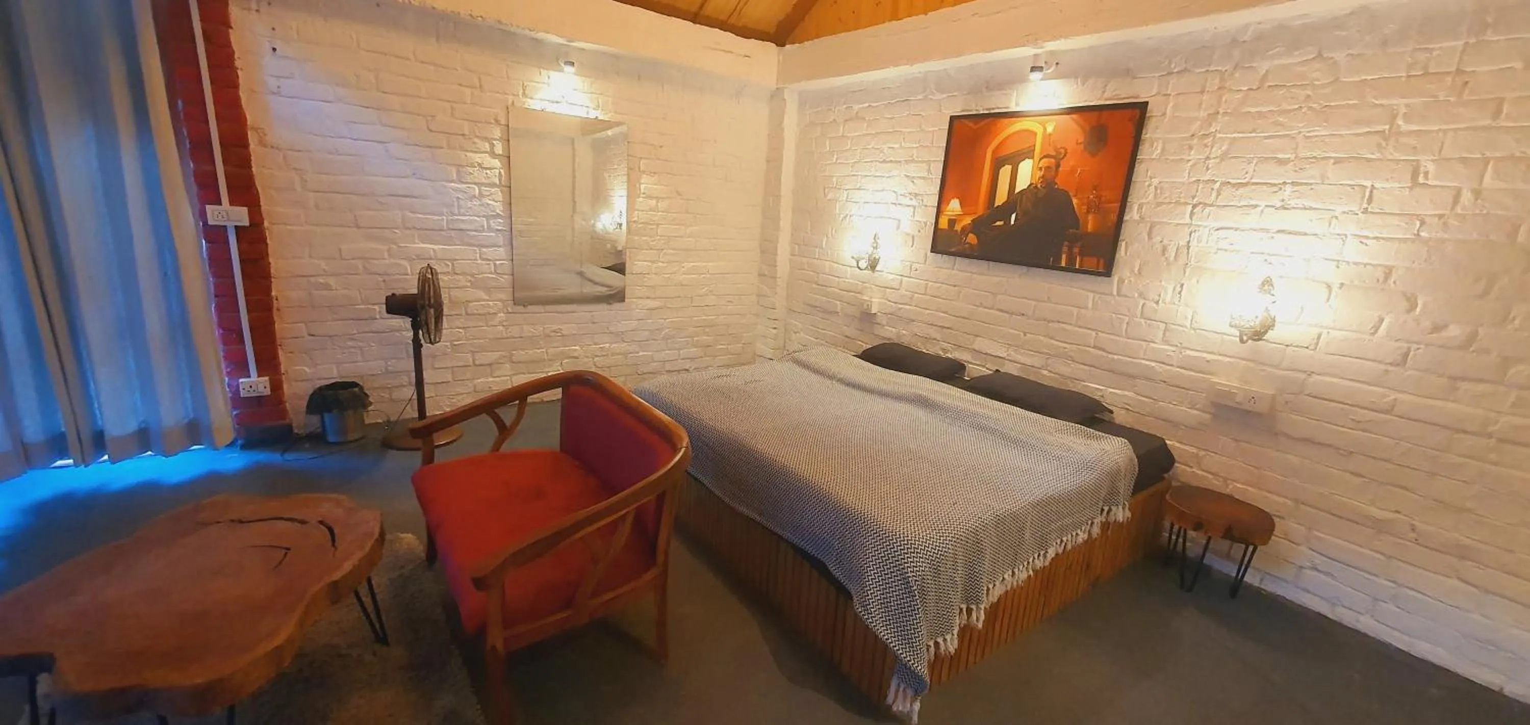 Bed in Whoopers Boutique Resort Jibhi