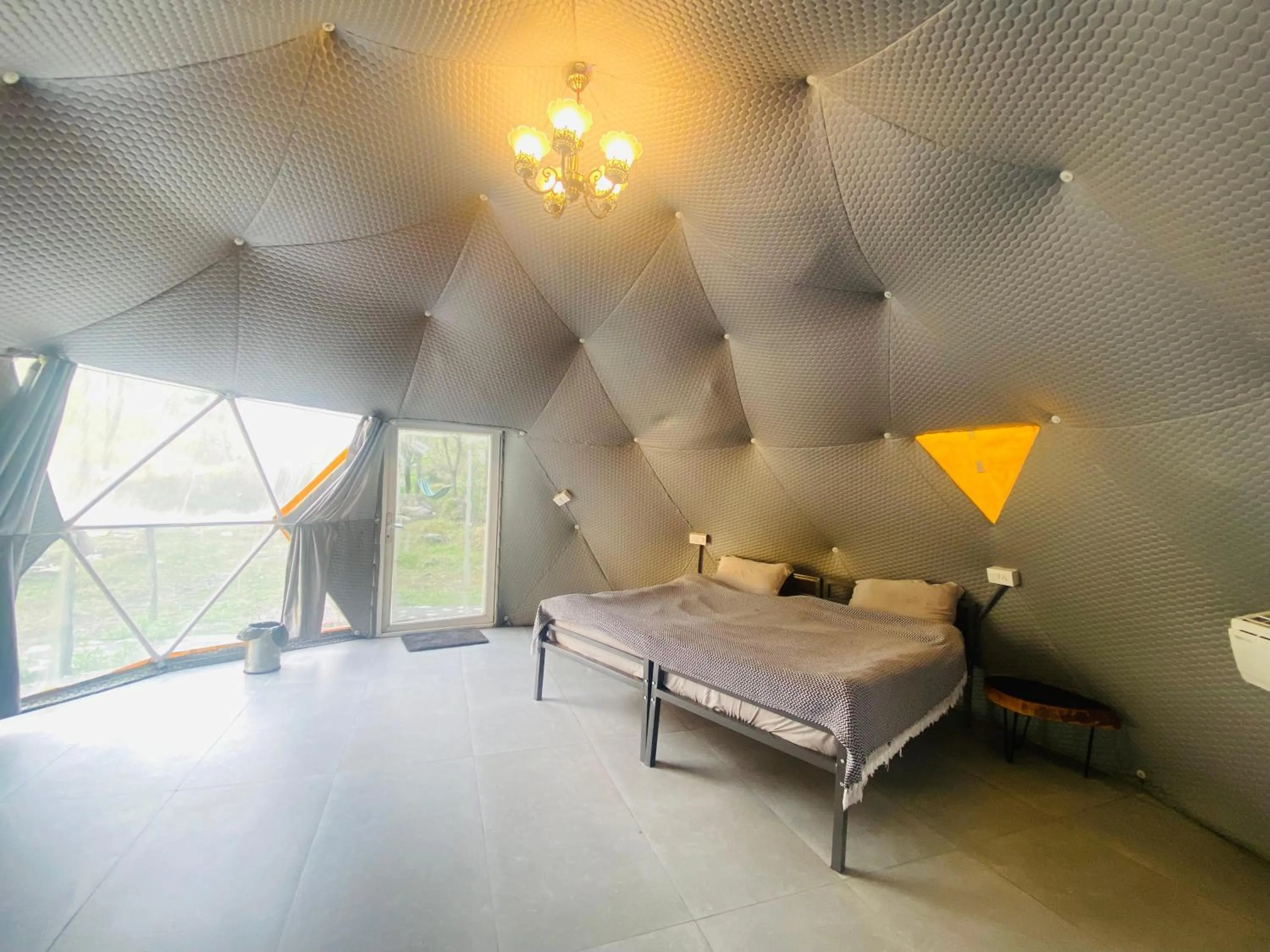 Bedroom, Bed in Whoopers Boutique Resort Jibhi