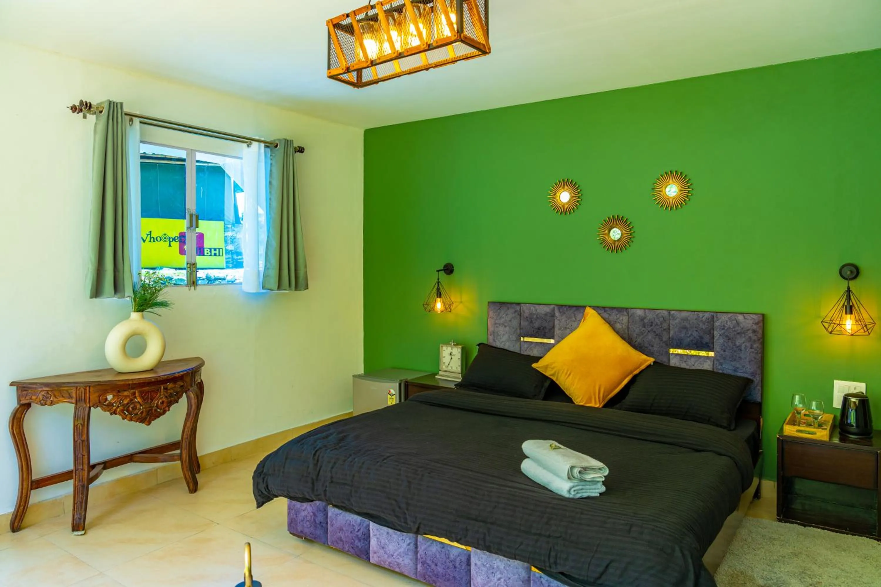 Bedroom, Bed in Whoopers Boutique Resort Jibhi