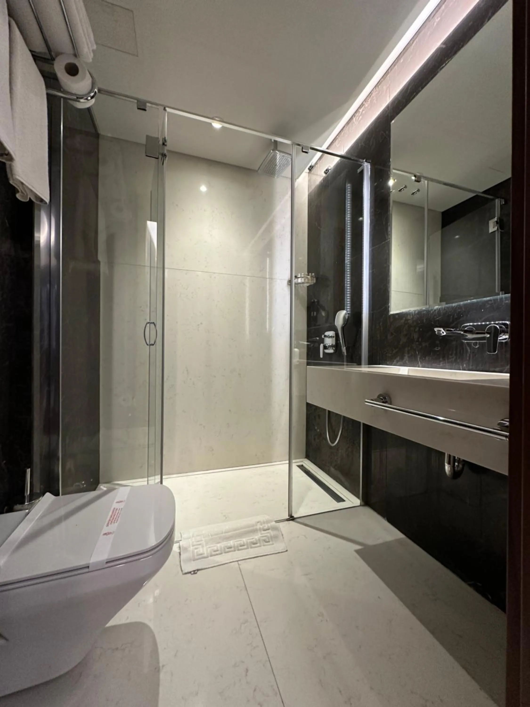 Shower in Henna Hotel Istanbul