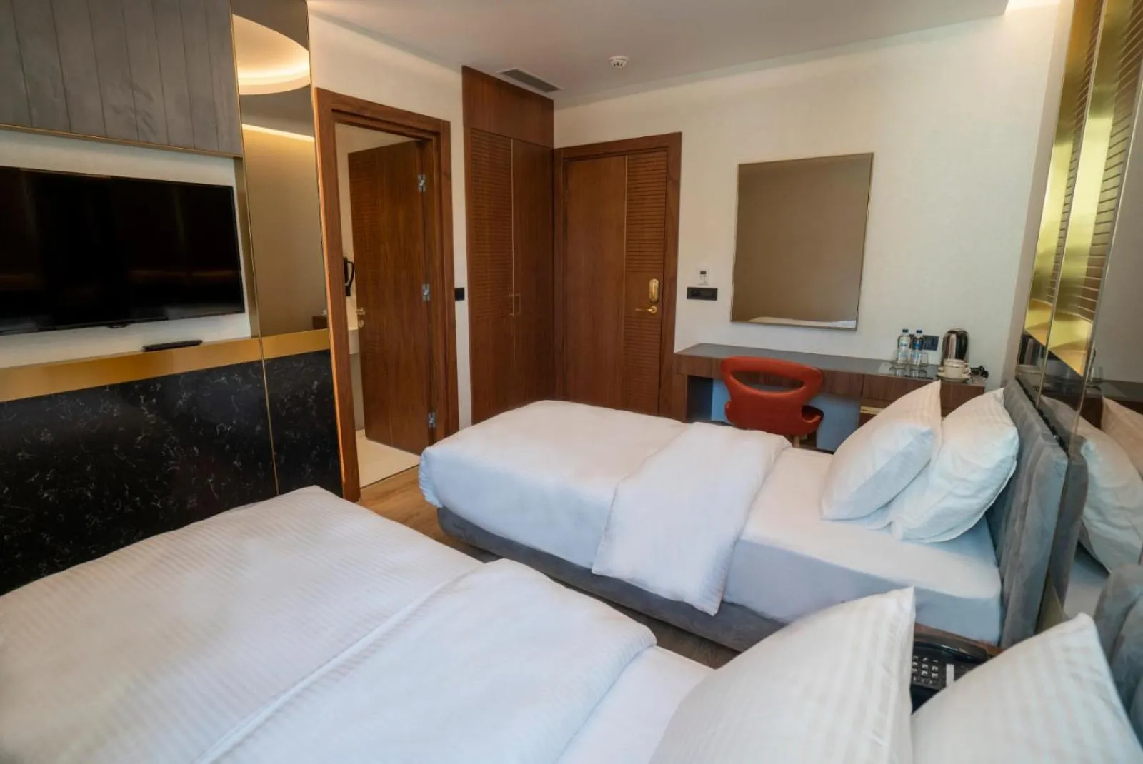 Communal lounge/ TV room, Bed in Henna Hotel Istanbul