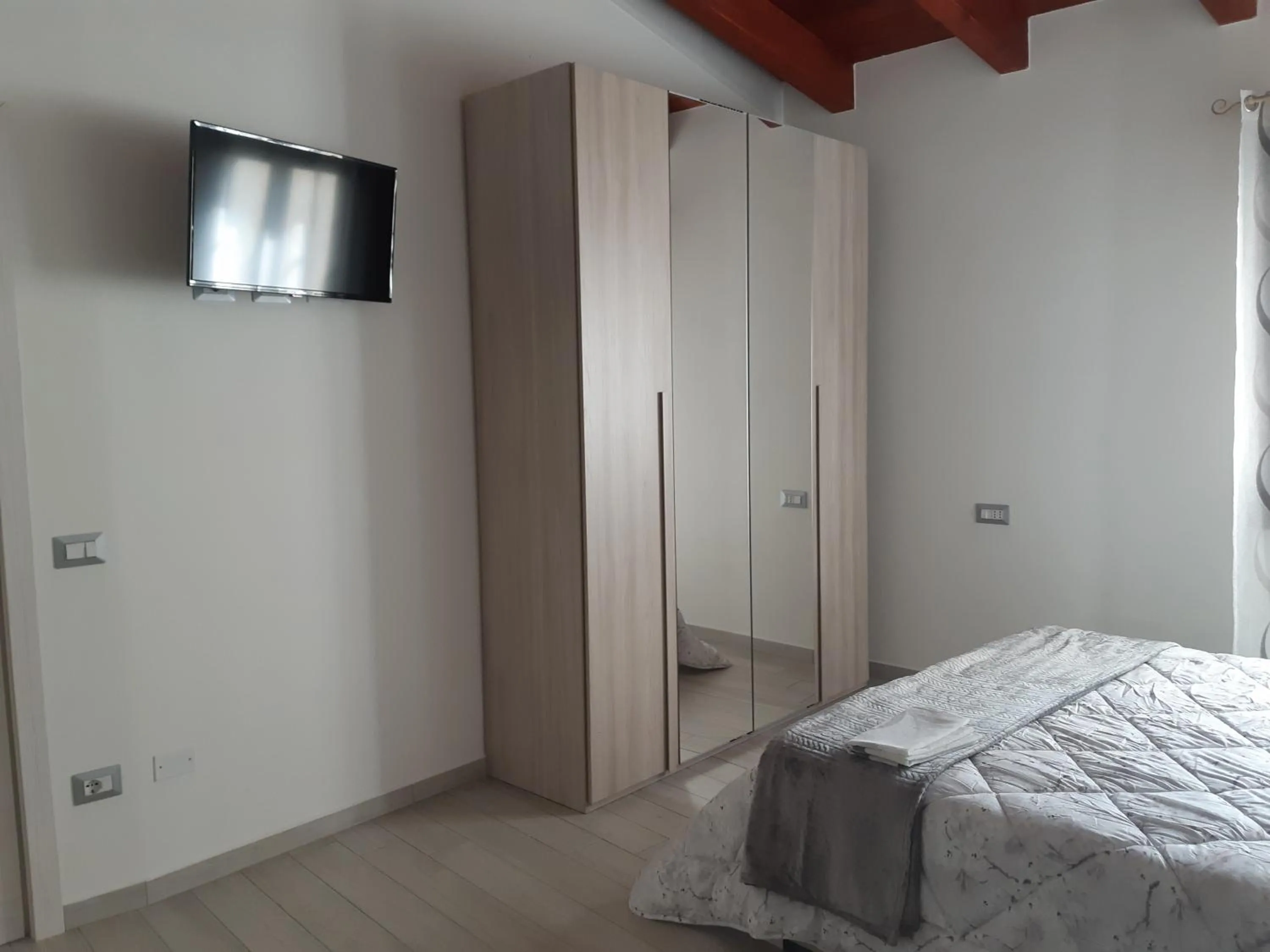 TV and multimedia, Bed in B&B La Genuina