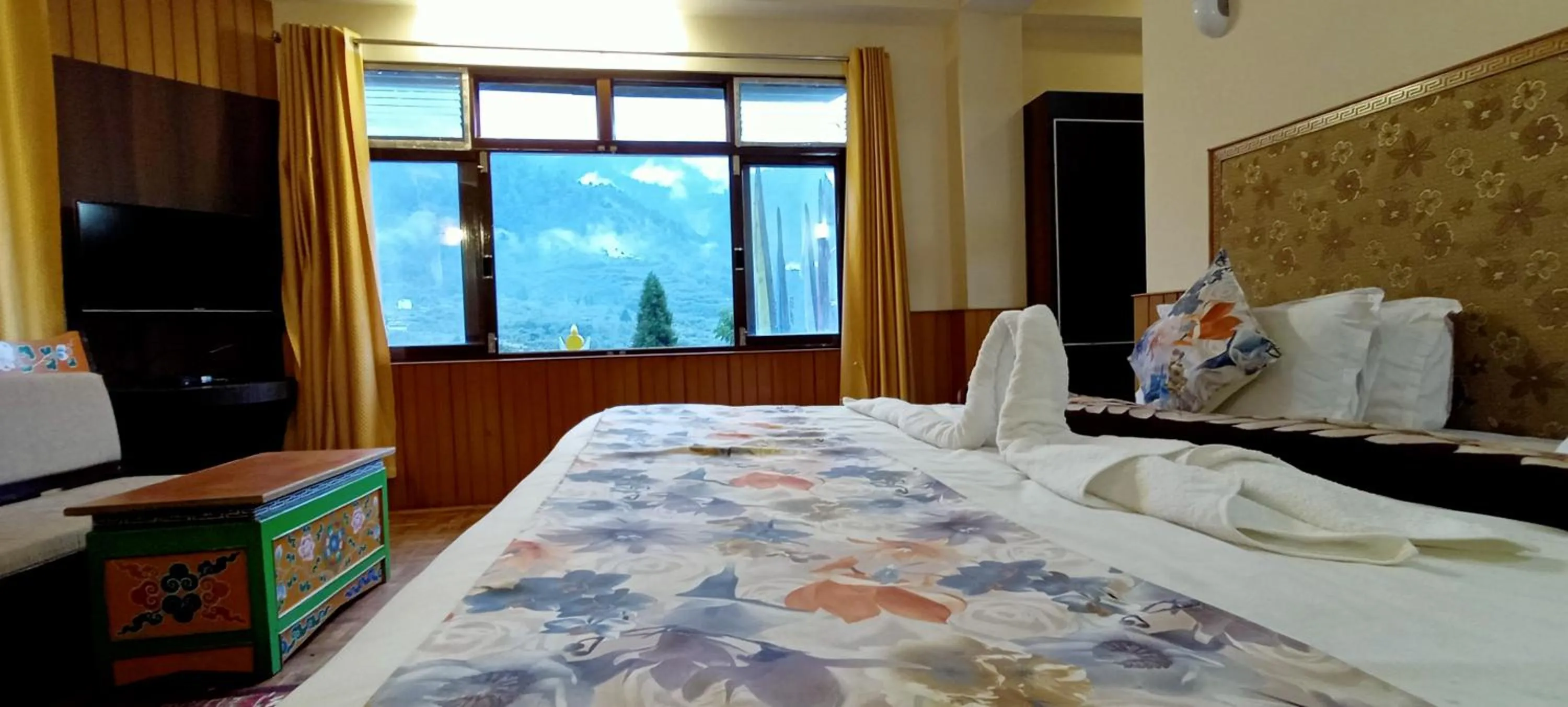 Mountain view, Bed in Le Coxy Resort Lachung