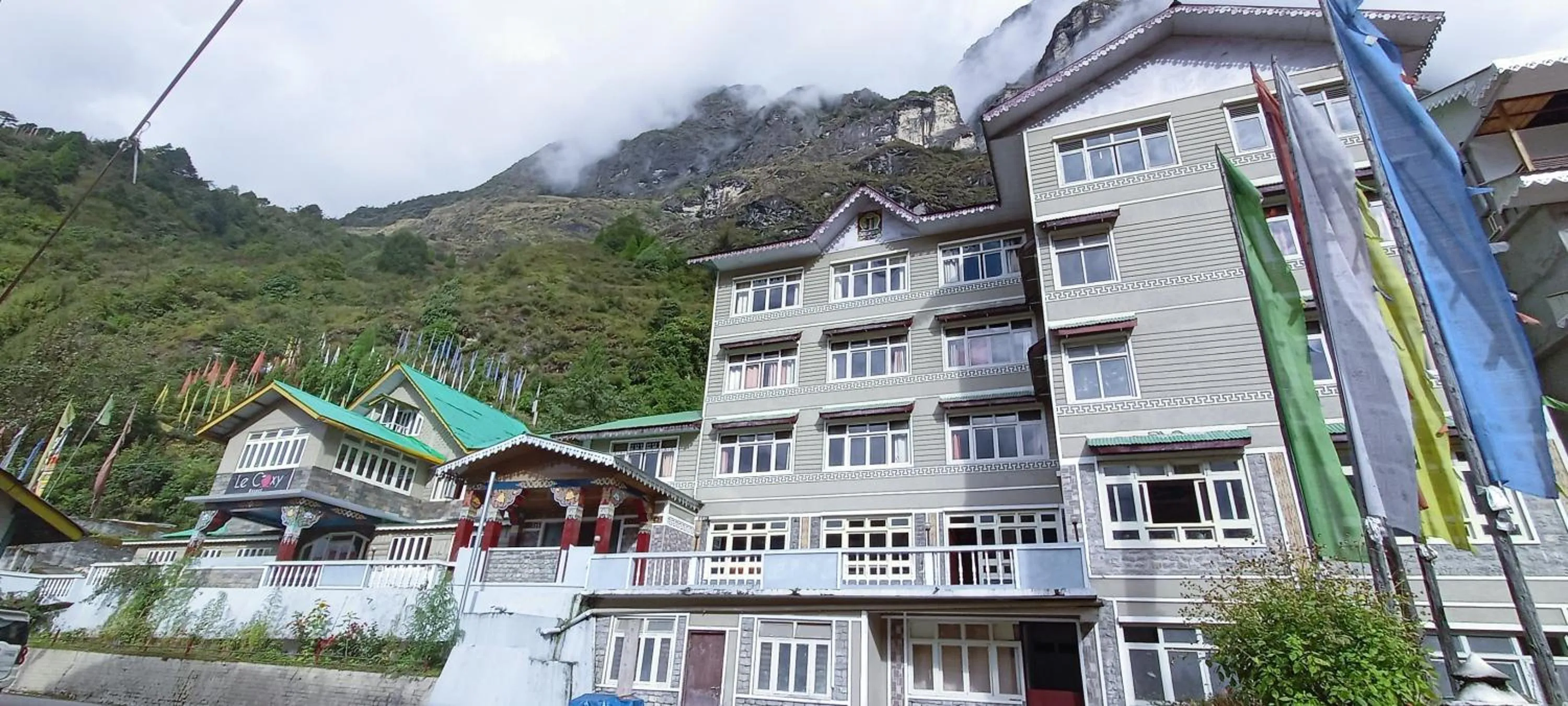 Property building in Le Coxy Resort Lachung